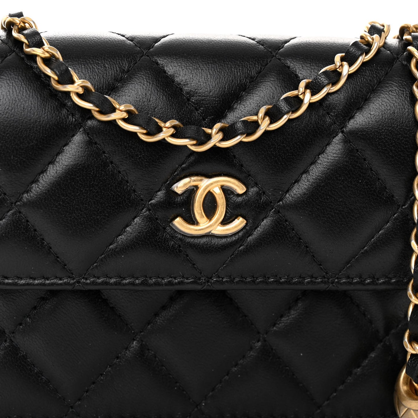 Lambskin Quilted Pearl Crush Clutch With Chain Black