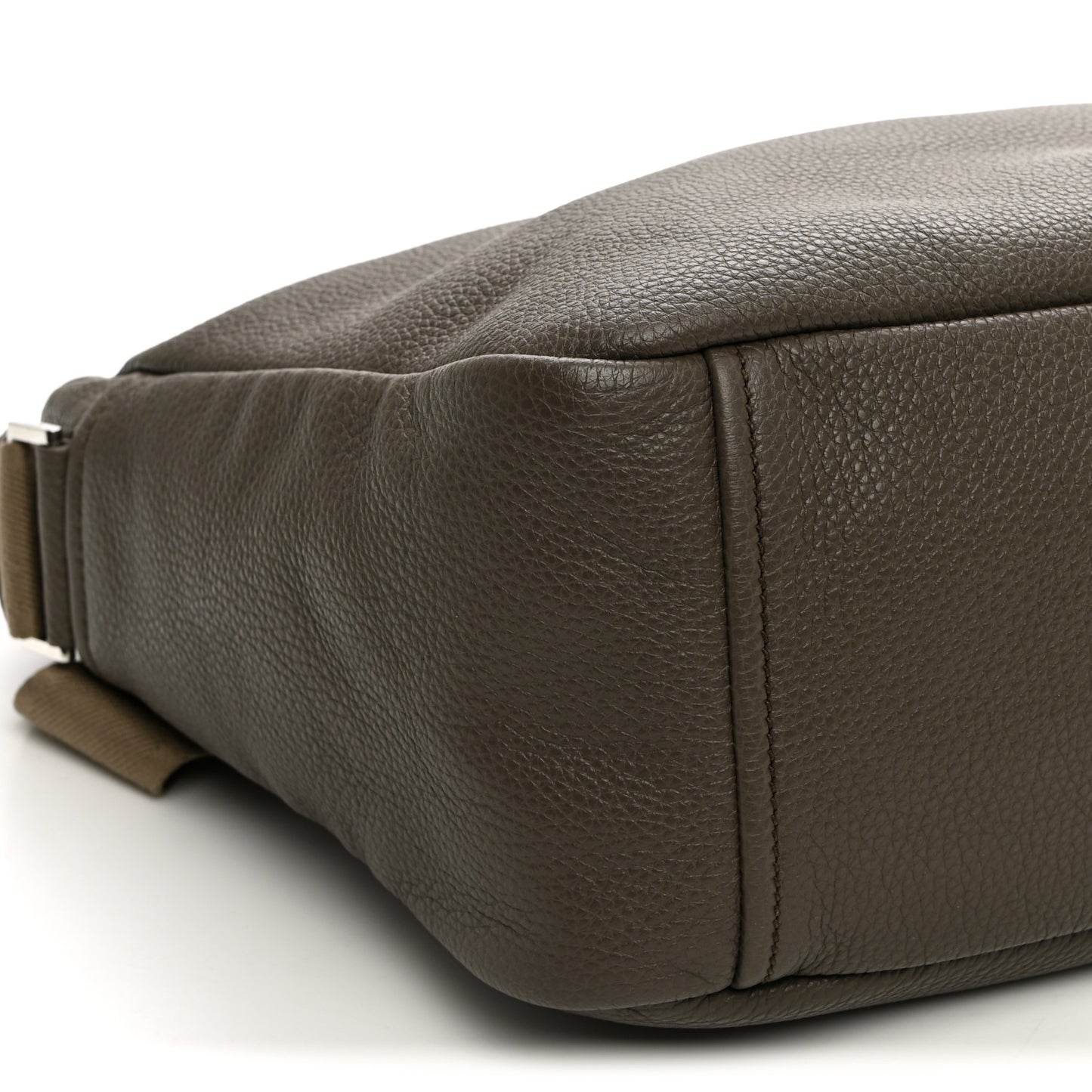 Vitello Daino Medium Messenger Bag Bambu