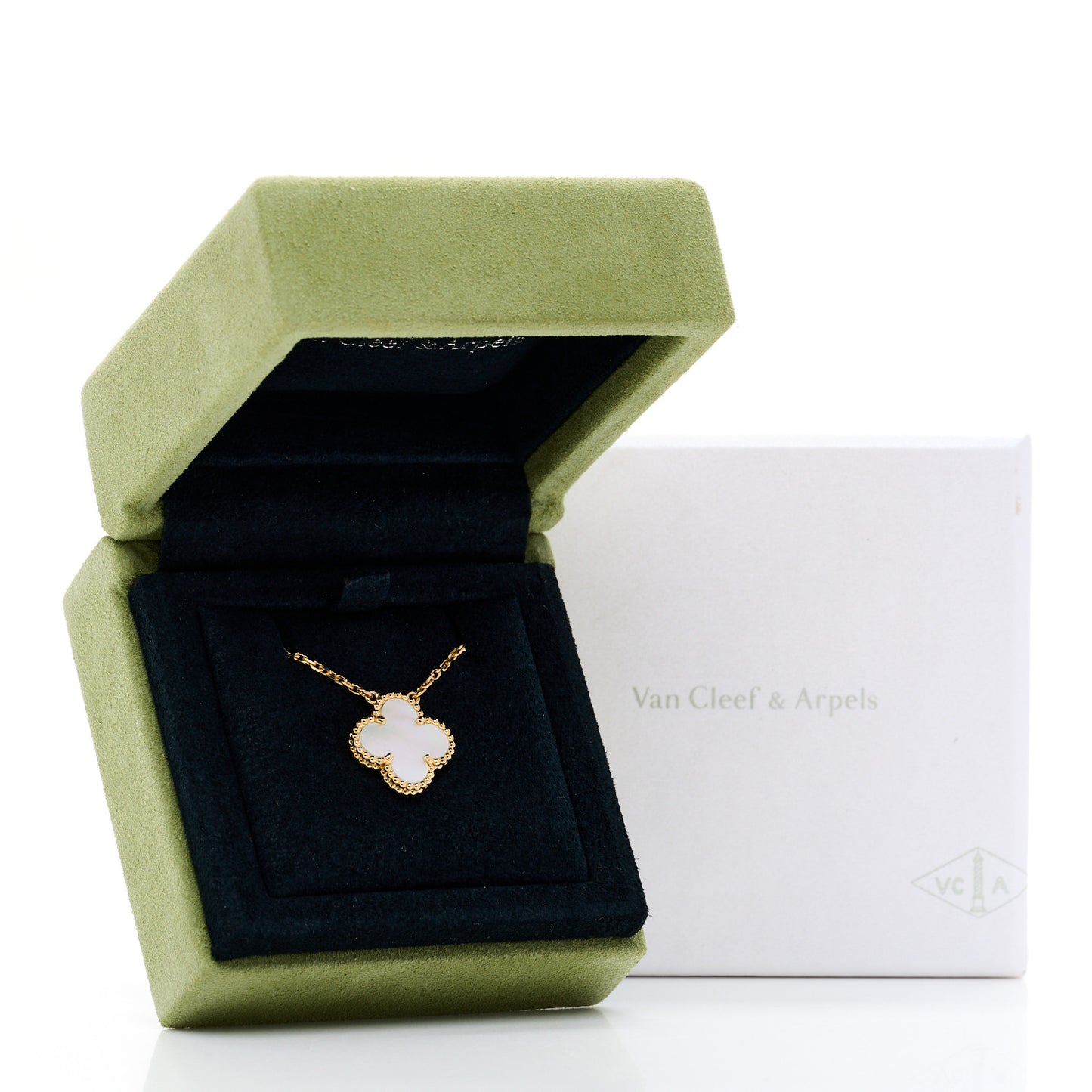 18K Yellow Gold Mother of Pearl Vintage Alhambra Pendant Necklace