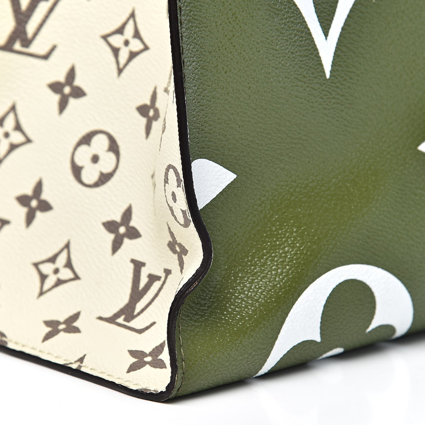 Monogram Giant Onthego GM Kaki Beige