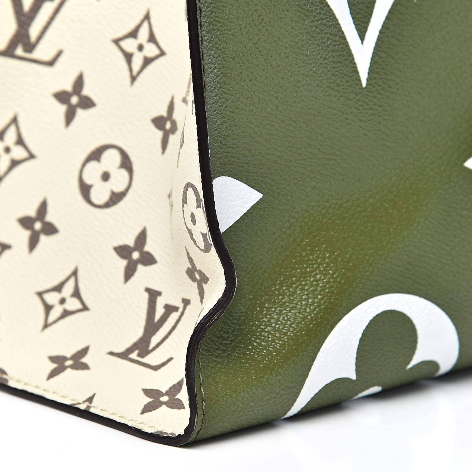Louis Vuitton Monogram Giant Onthego GM Kaki Beige 14 of 16