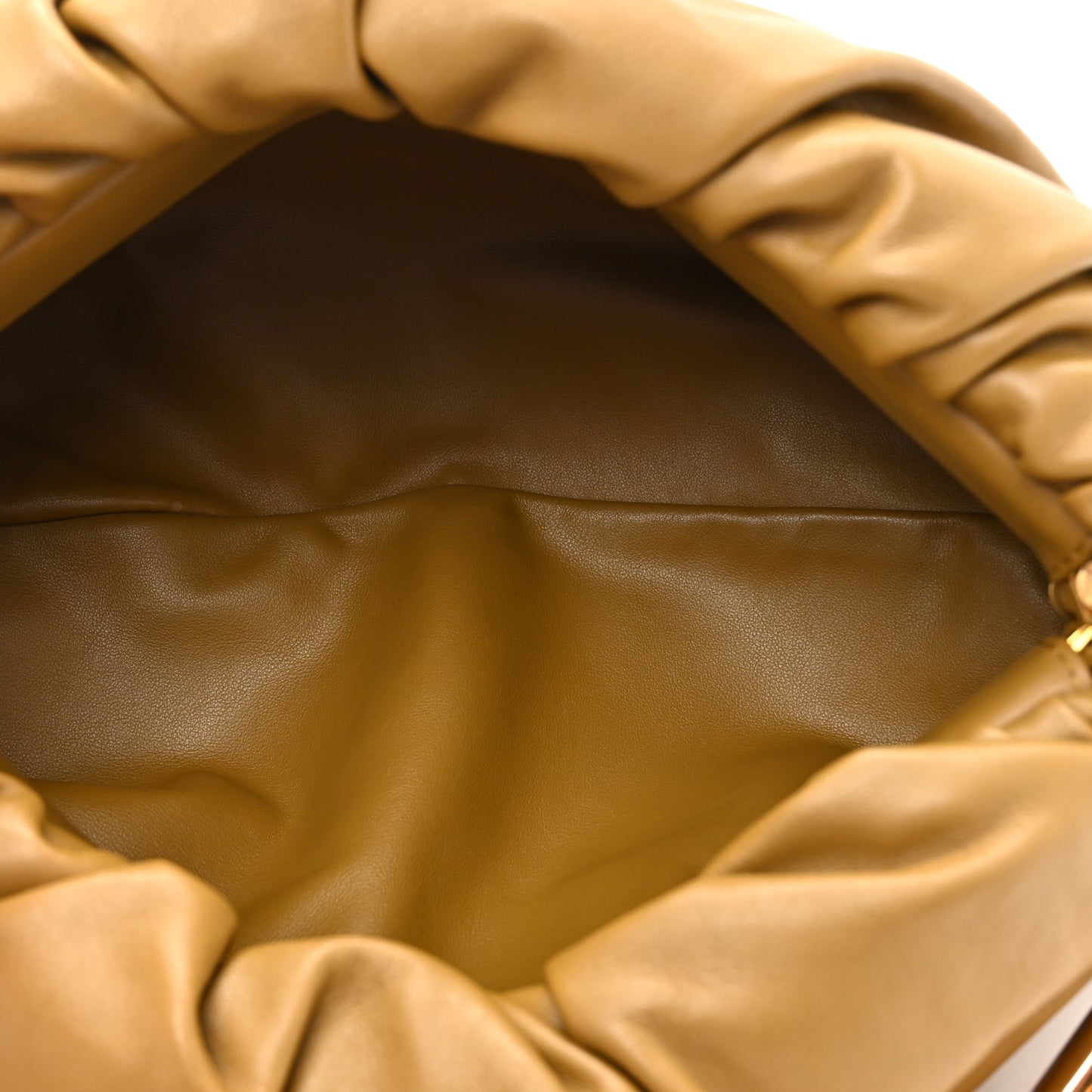 Calfskin The Pouch Chain Cammello