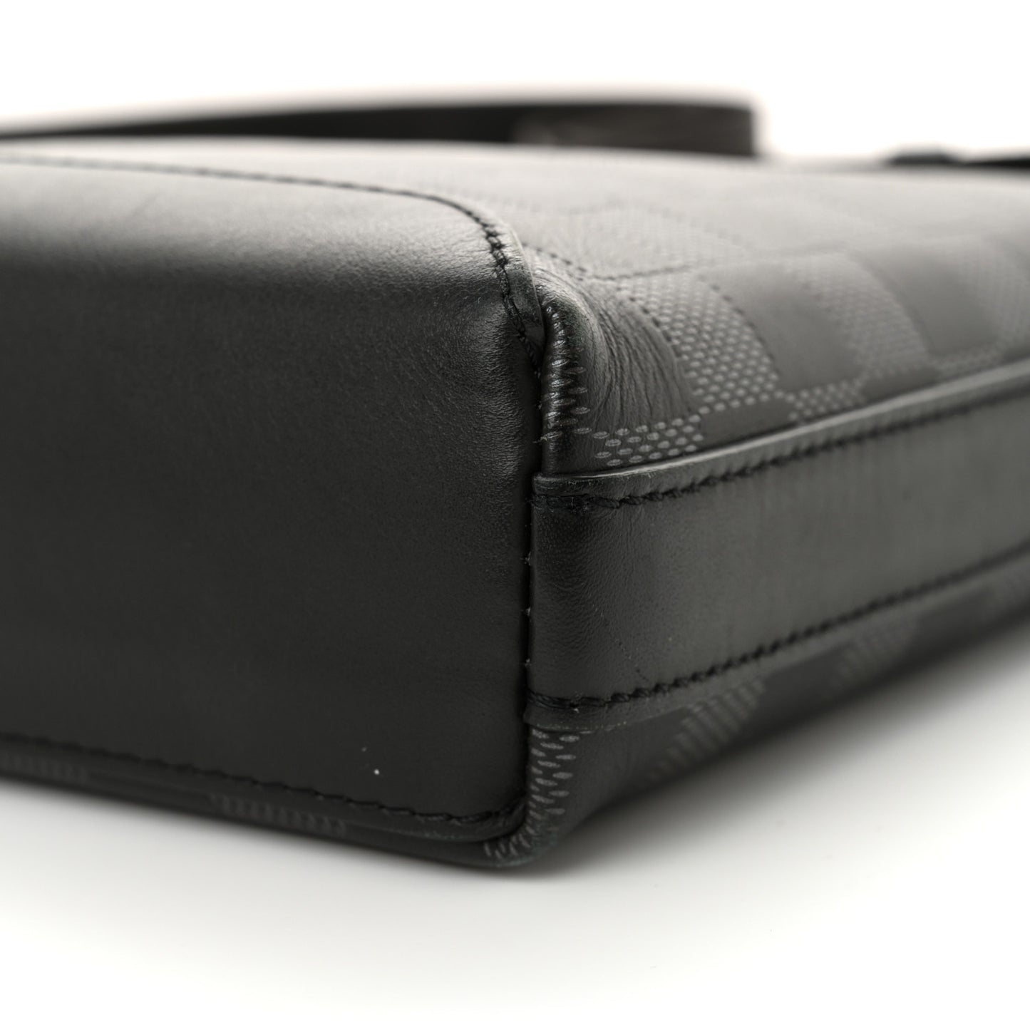 Damier Infini Discovery Messenger BB Onyx