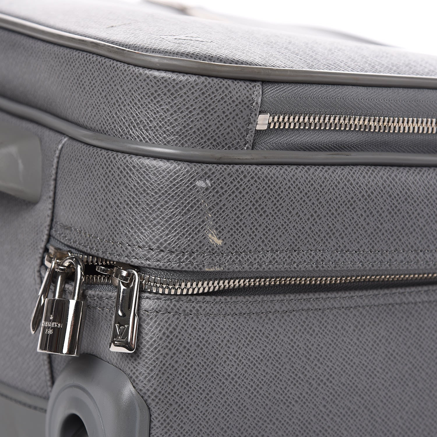 Louis Vuitton Taiga Pilot Case Glacier 16 of 16