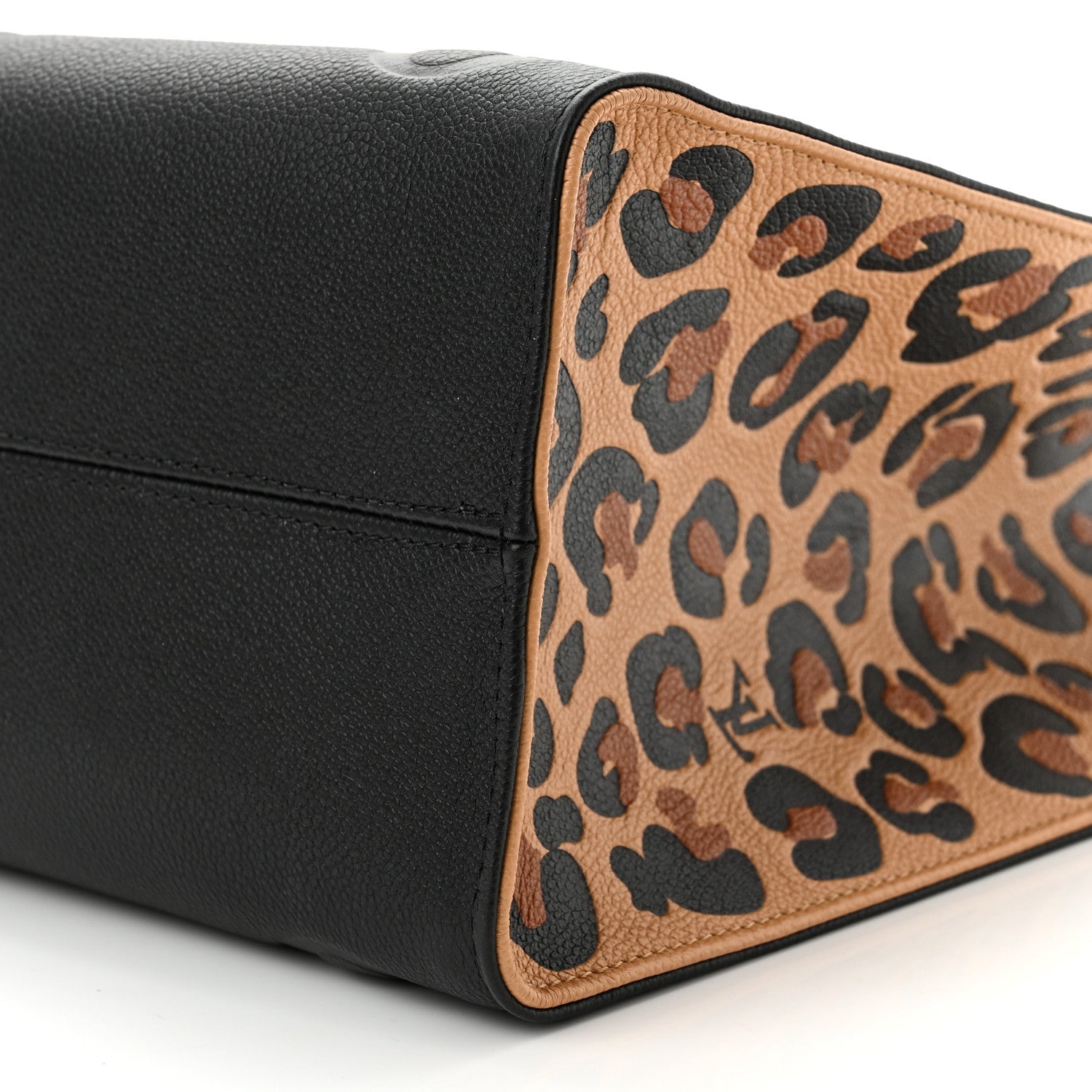 Louis Vuitton Empreinte Monogram Giant Wild At Heart Onthego MM Black 9 of 9