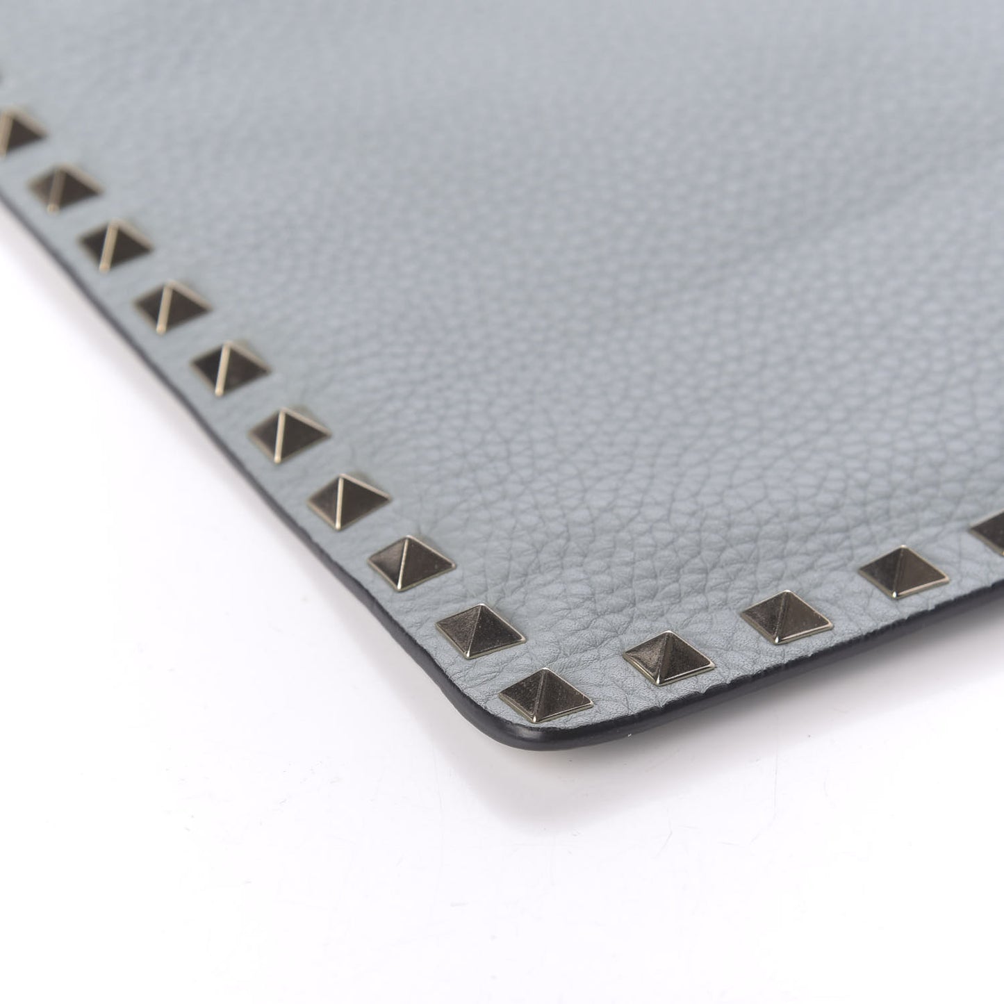 Pebbled Calfskin Large Rockstud Zip Pouch Nube