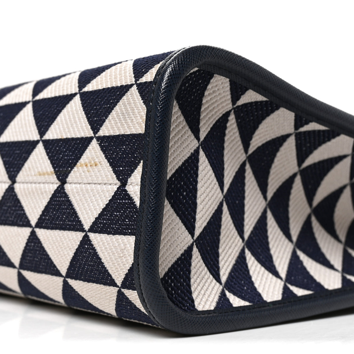 Jacquard Saffiano Triangolo Symbole Embroidered Large Tote Baltico Talco
