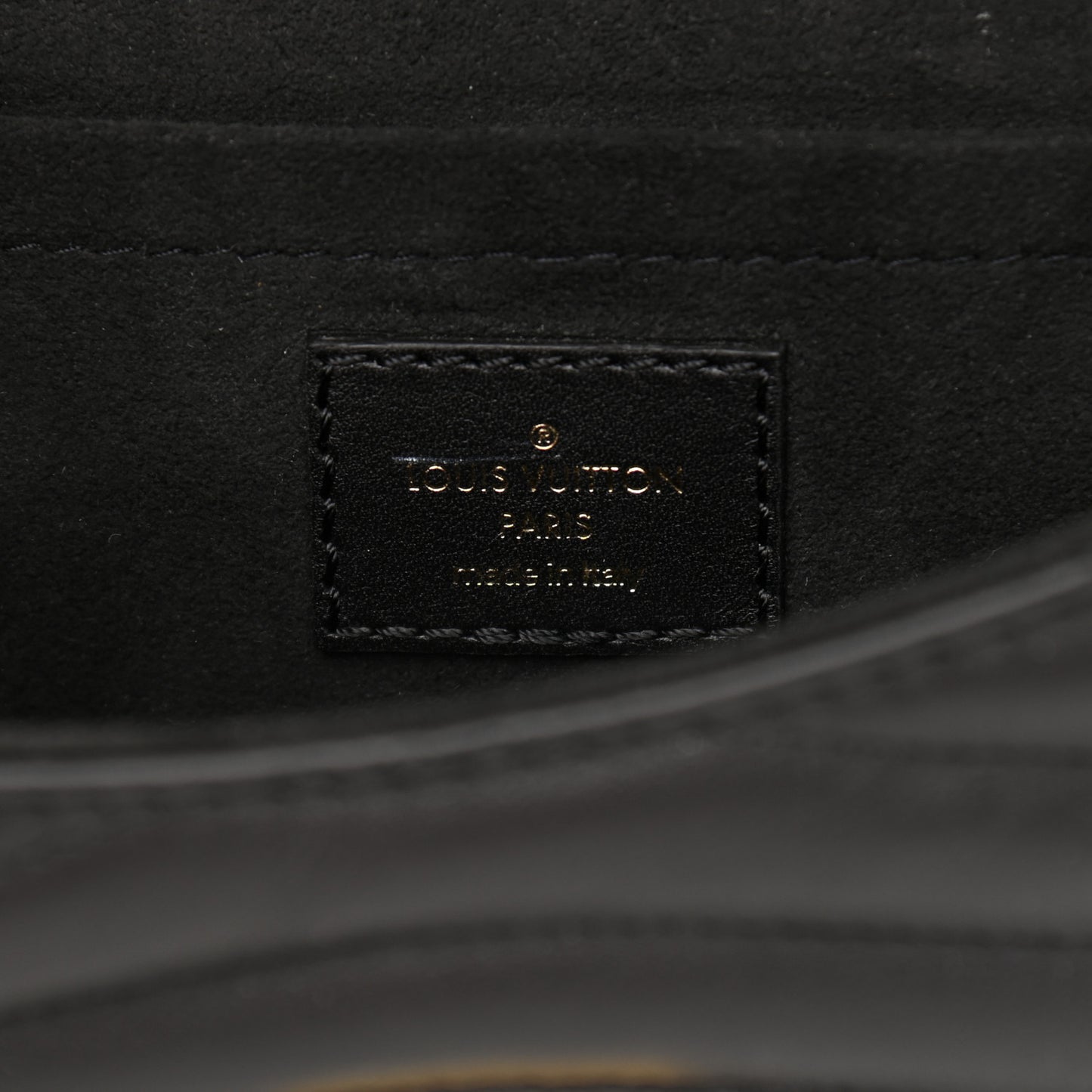 Calfskin New Wave Chain PM Black