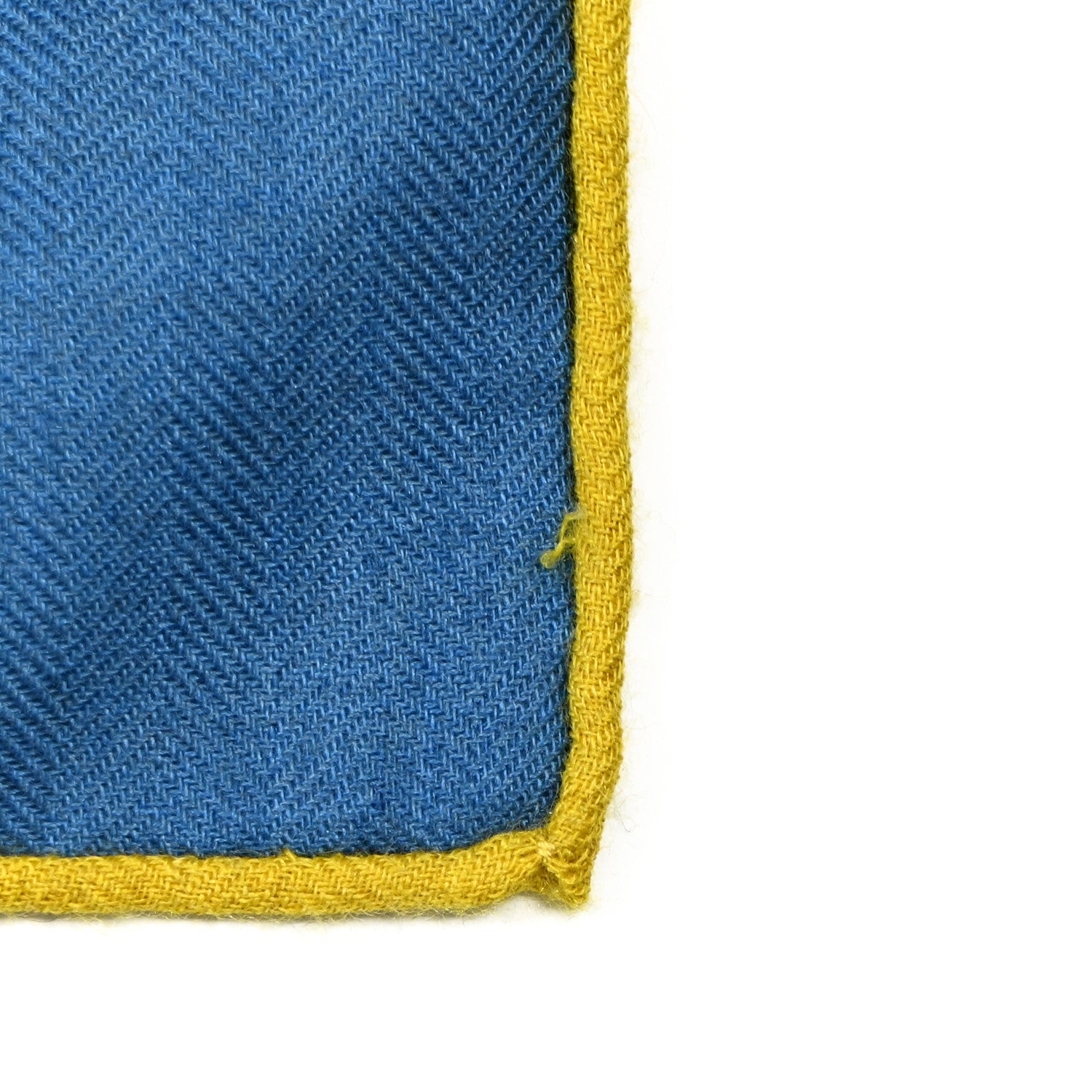 Hermes Cashmere Silk Se Plier Jeu Shawl 140 Naturel Indigo Jaune 5 of 5