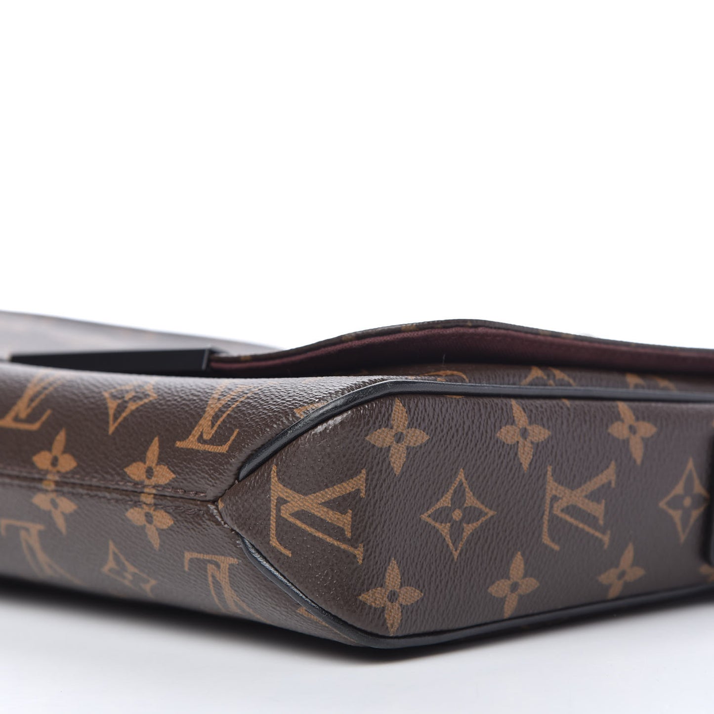 Monogram Macassar District PM