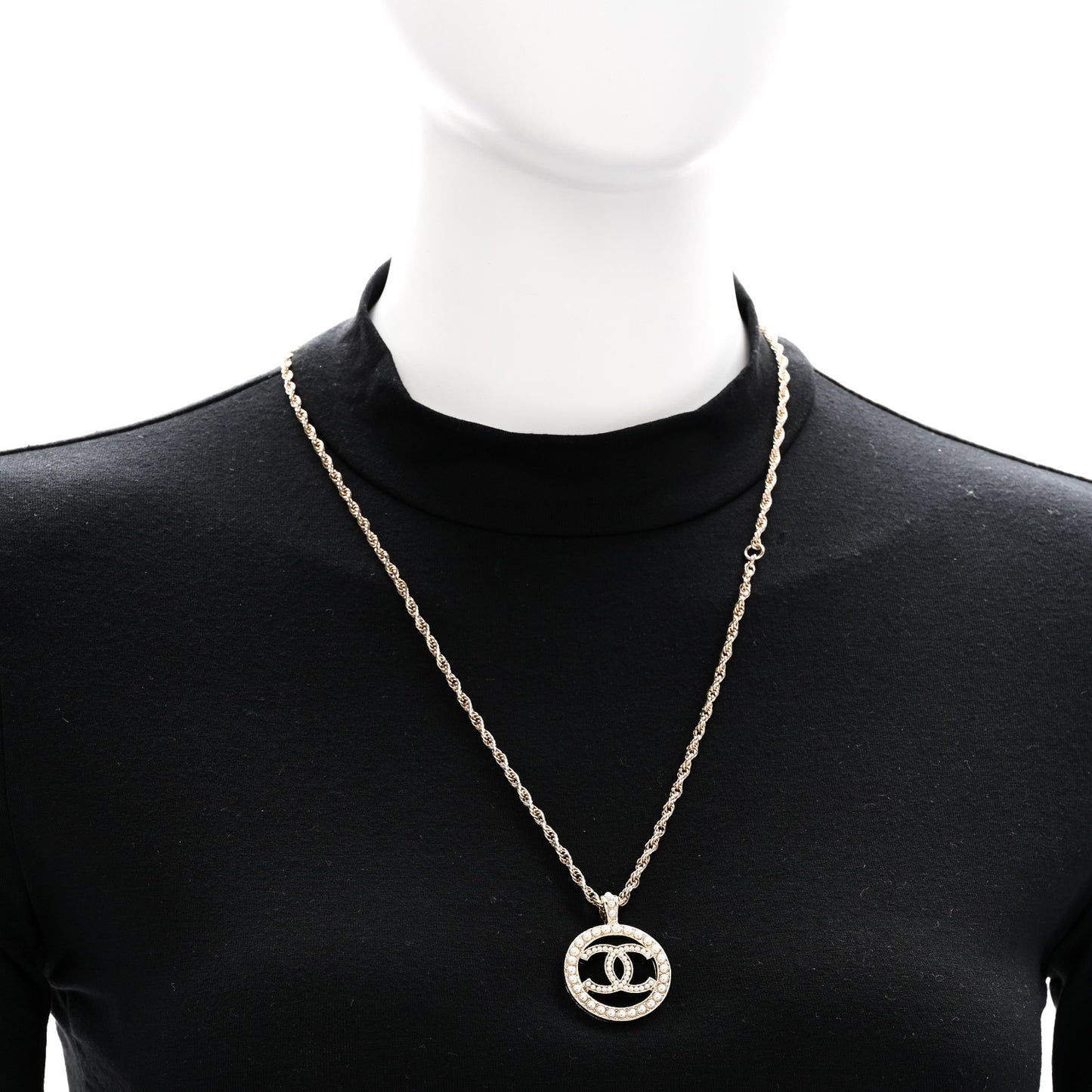 Pearl CC Round Pendant Necklace Gold