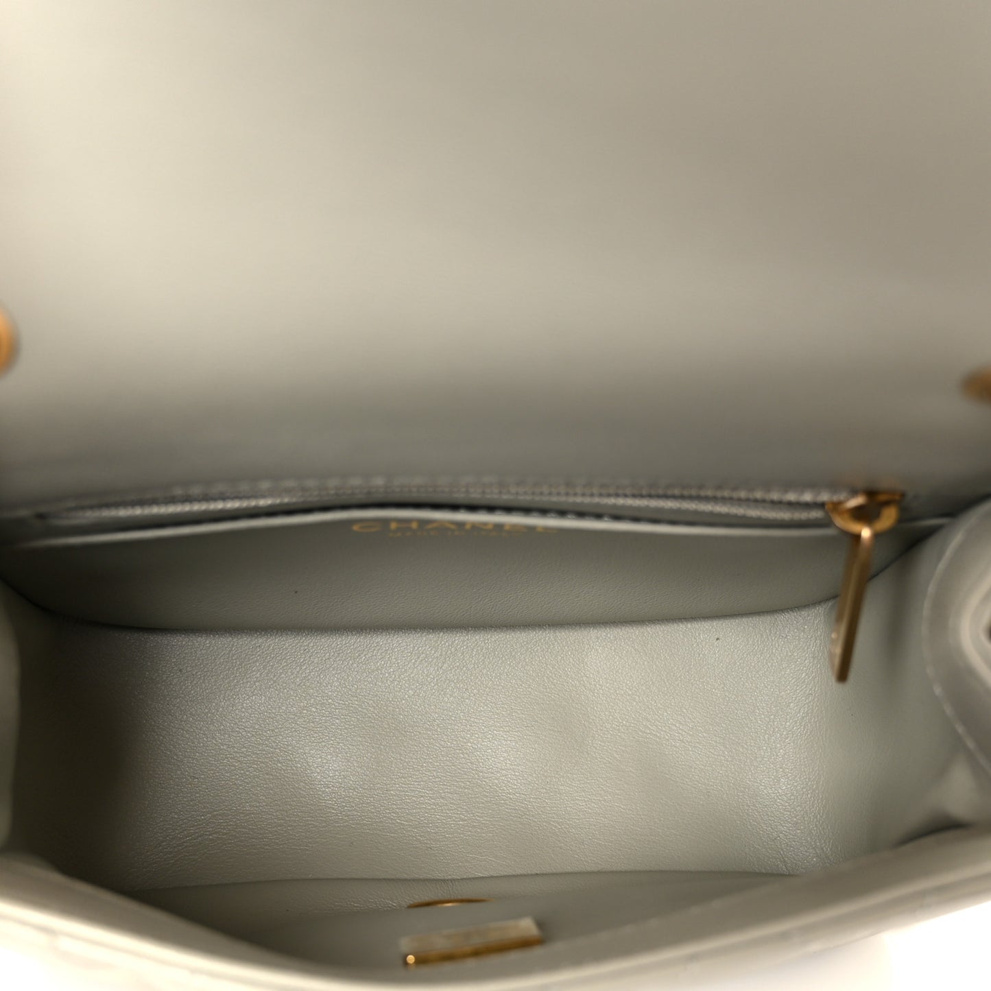 Lambskin Quilted Mini Pearl Crush Flap Light Grey