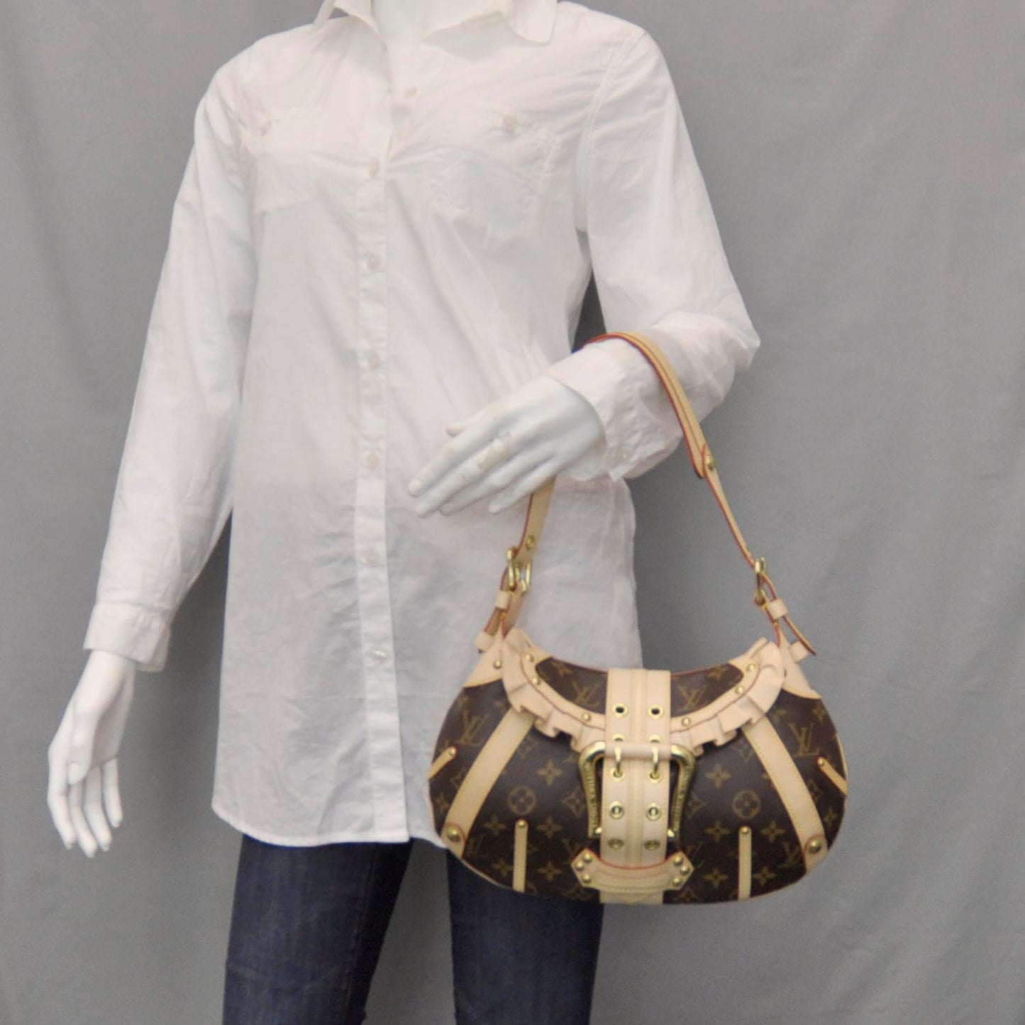 Monogram Leonor