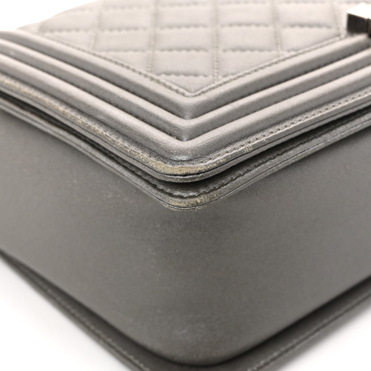 Chanel Metallic Lambskin Stingray Quilted Medium Boy Flap Silver 24 of 31