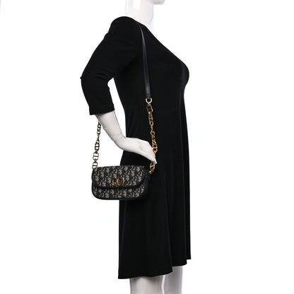 Christian Dior Oblique 30 Montaigne Small Avenue Bag 2 of 11