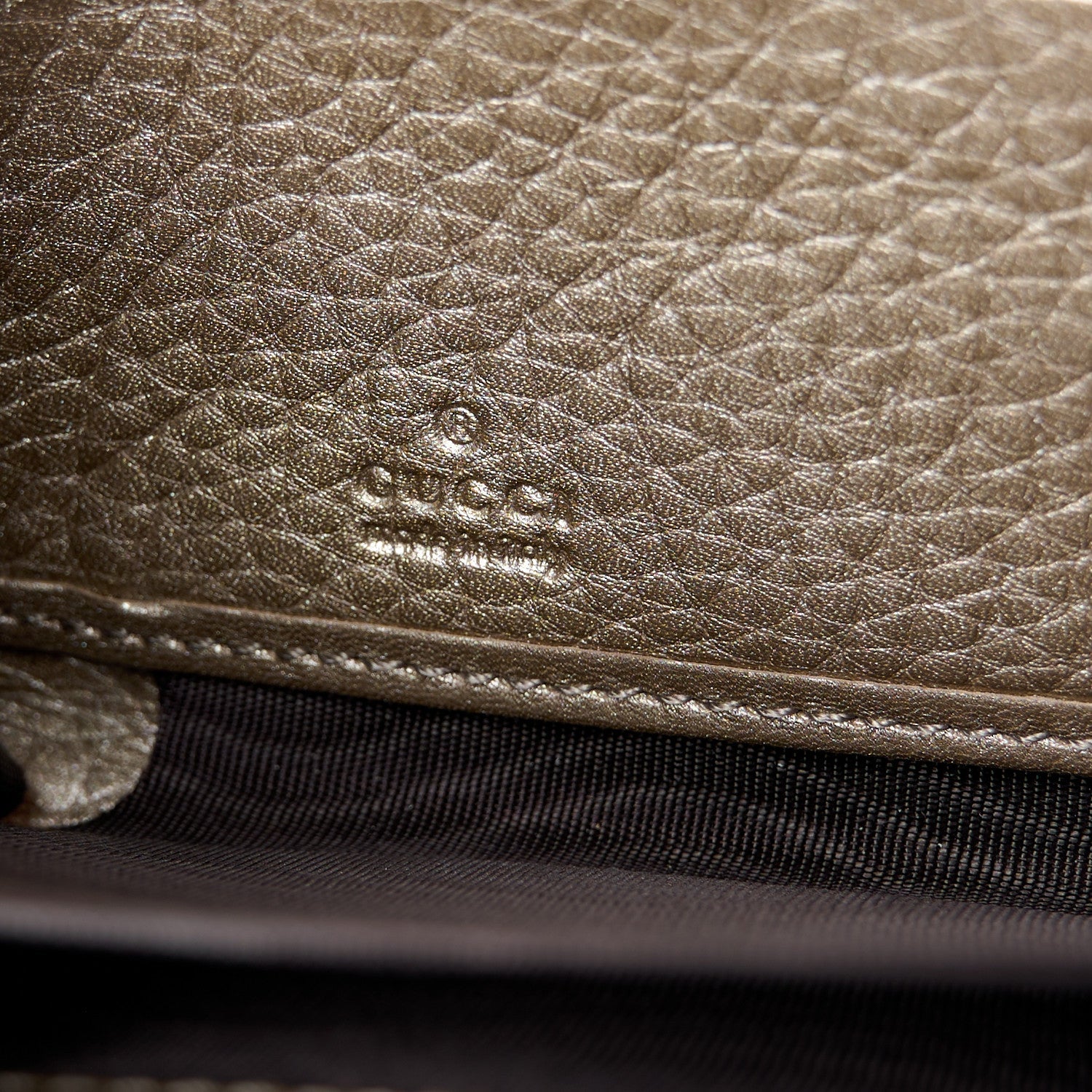 Gucci Metallic Pebbled Calfskin Soho Zip Around Wallet Golden Beige 6 of 8