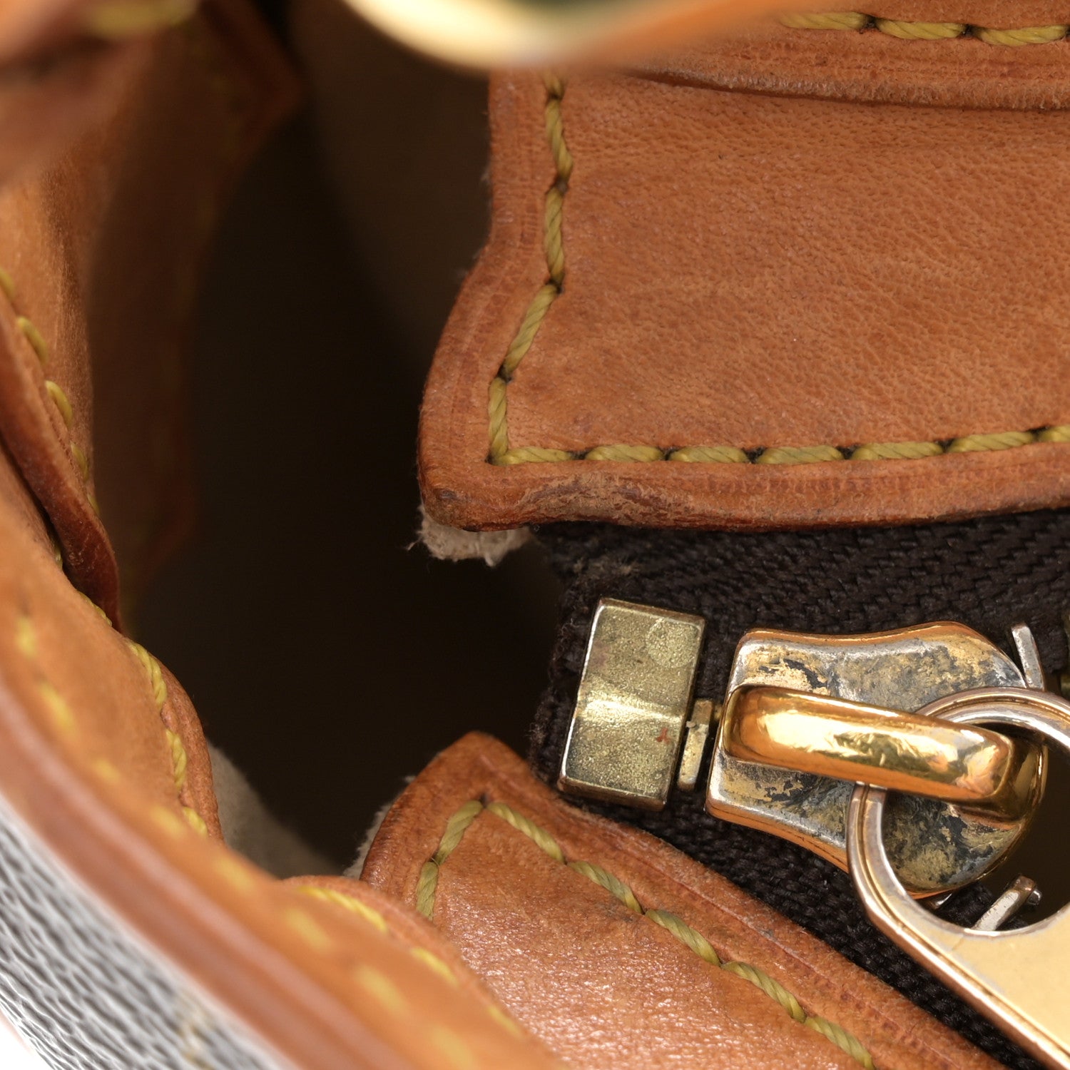 Louis Vuitton Monogram Hudson GM 12 of 15