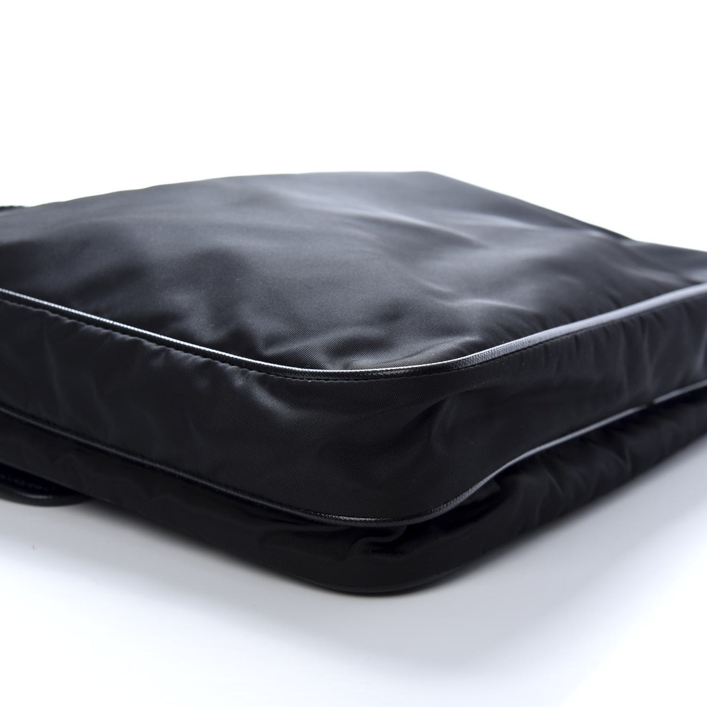 Nylon Flat Messenger Bag Black