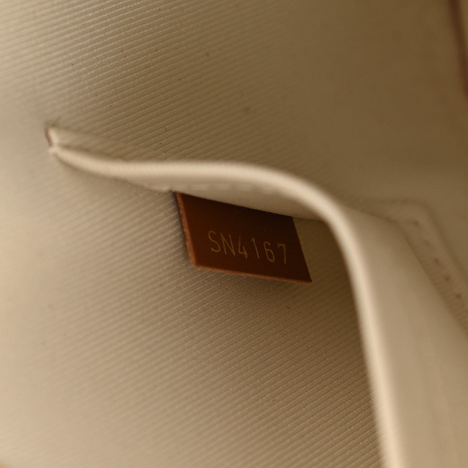 Louis Vuitton Vernis Alma BB Gris Metal 7 of 10