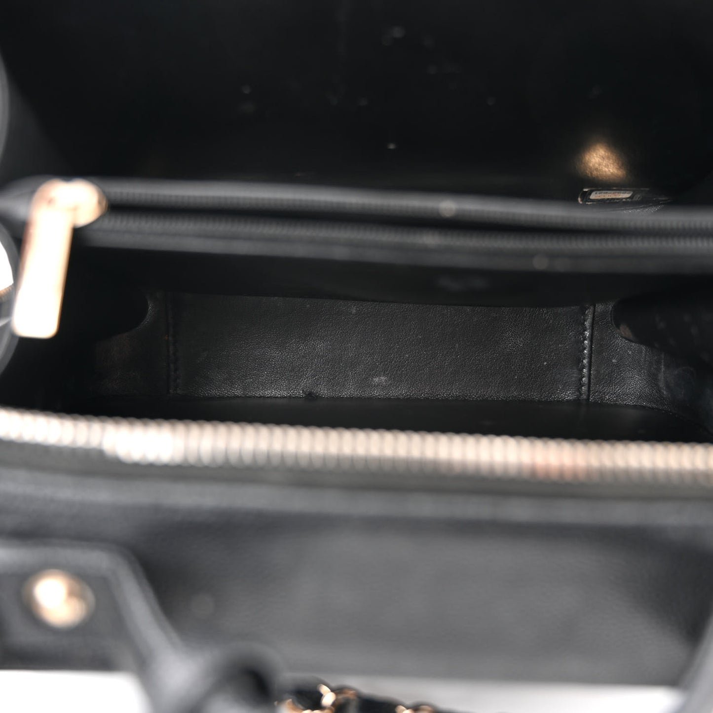 Caviar Quilted Medium CC Filigree Vanity Case Black