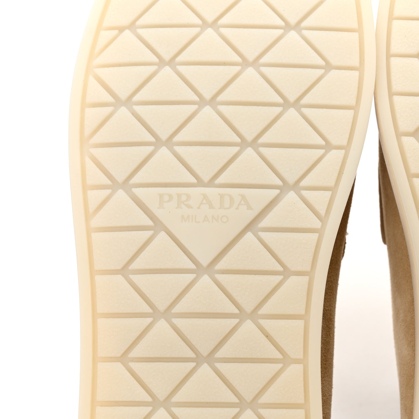 Vitello Scamosciato Metal Triangle Logo Saint Tropez 25mm Loafers 40 Ecru