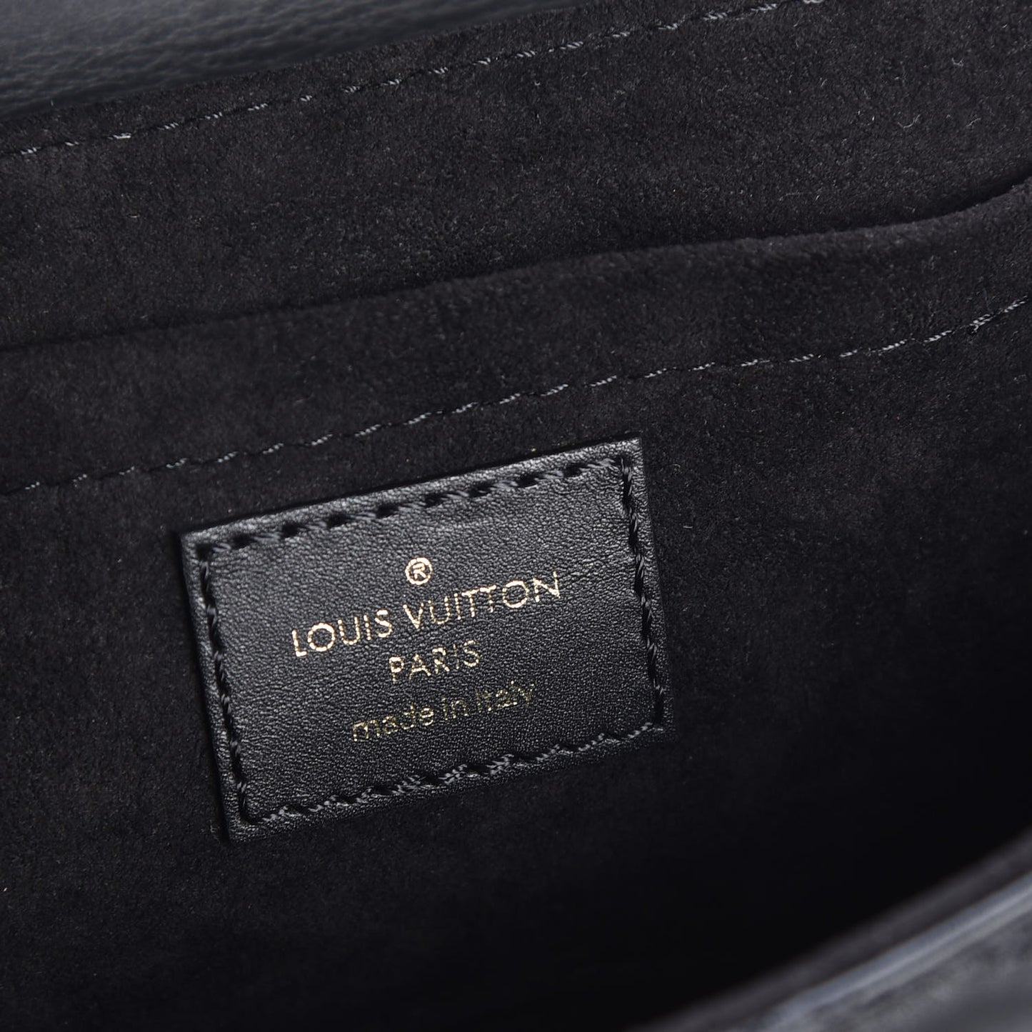 Calfskin New Wave Chain PM Black