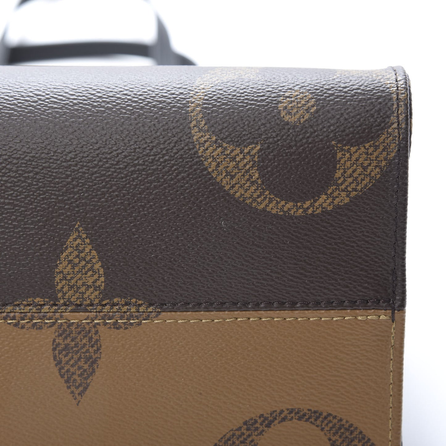 Reverse Monogram Giant Onthego MM