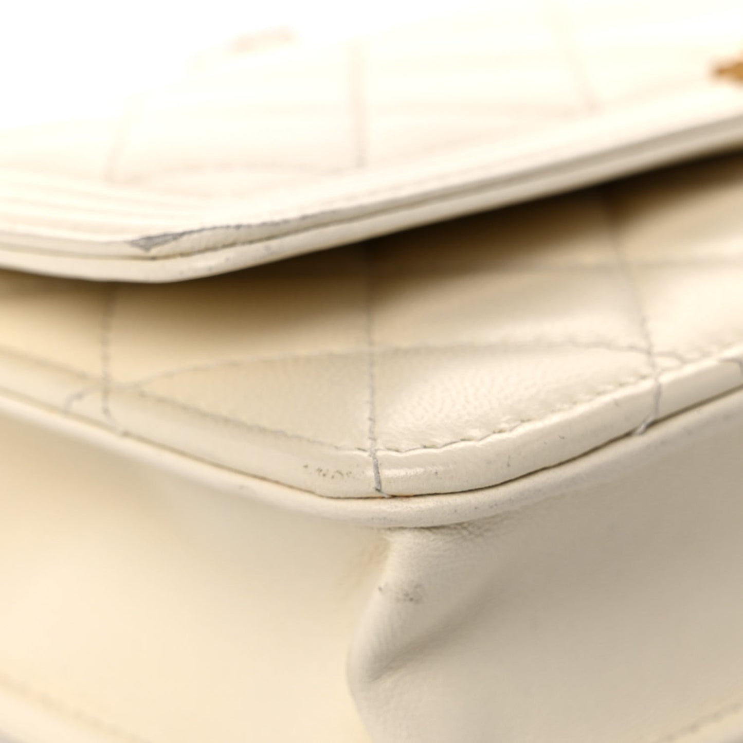 Caviar Quilted Boy Wallet On Chain WOC White