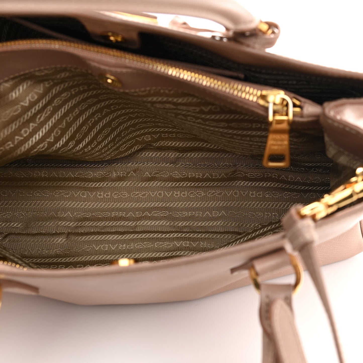 Saffiano Medium Galleria Double Zip Tote Cammeo