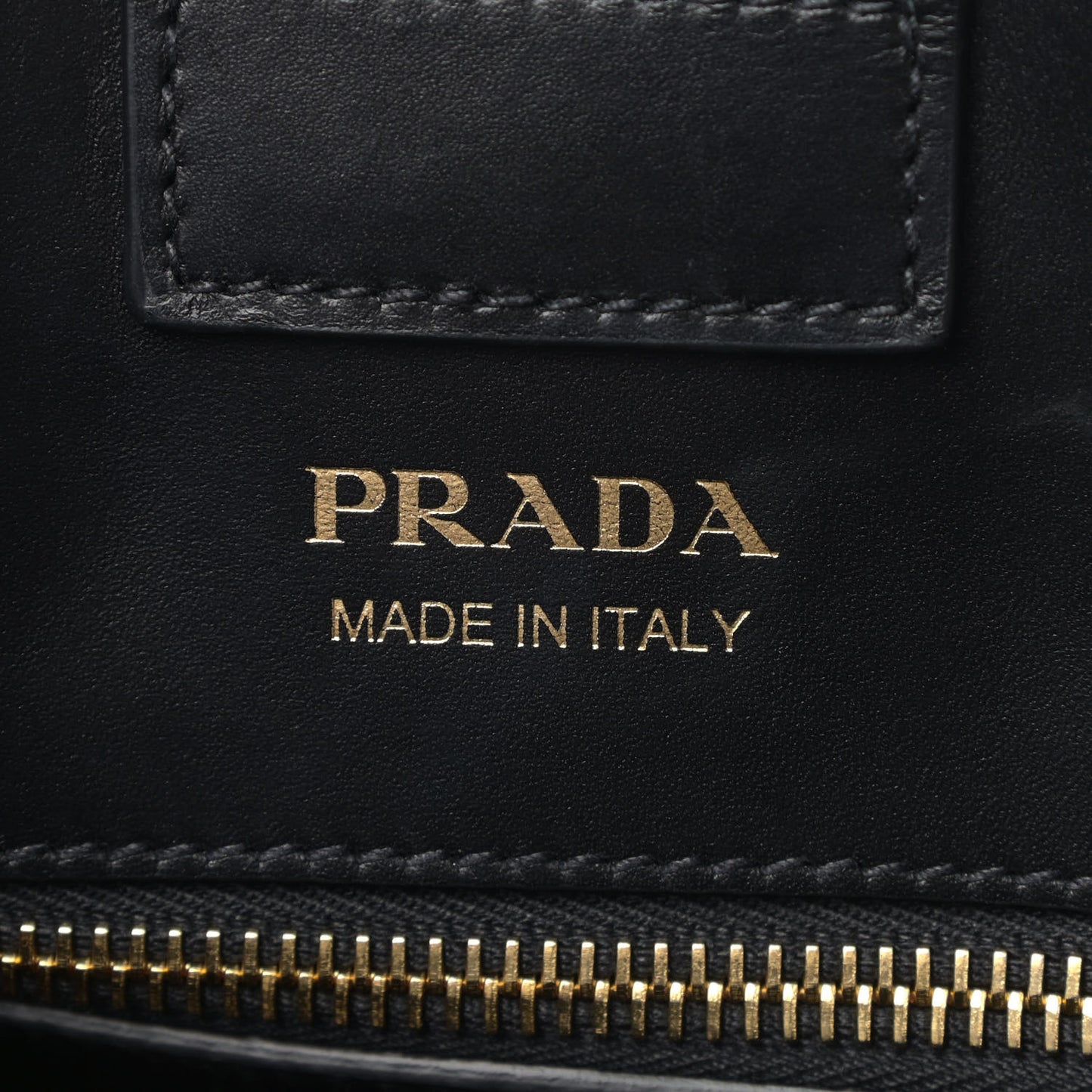 City Calf Bibliotheque Tote Granato Black