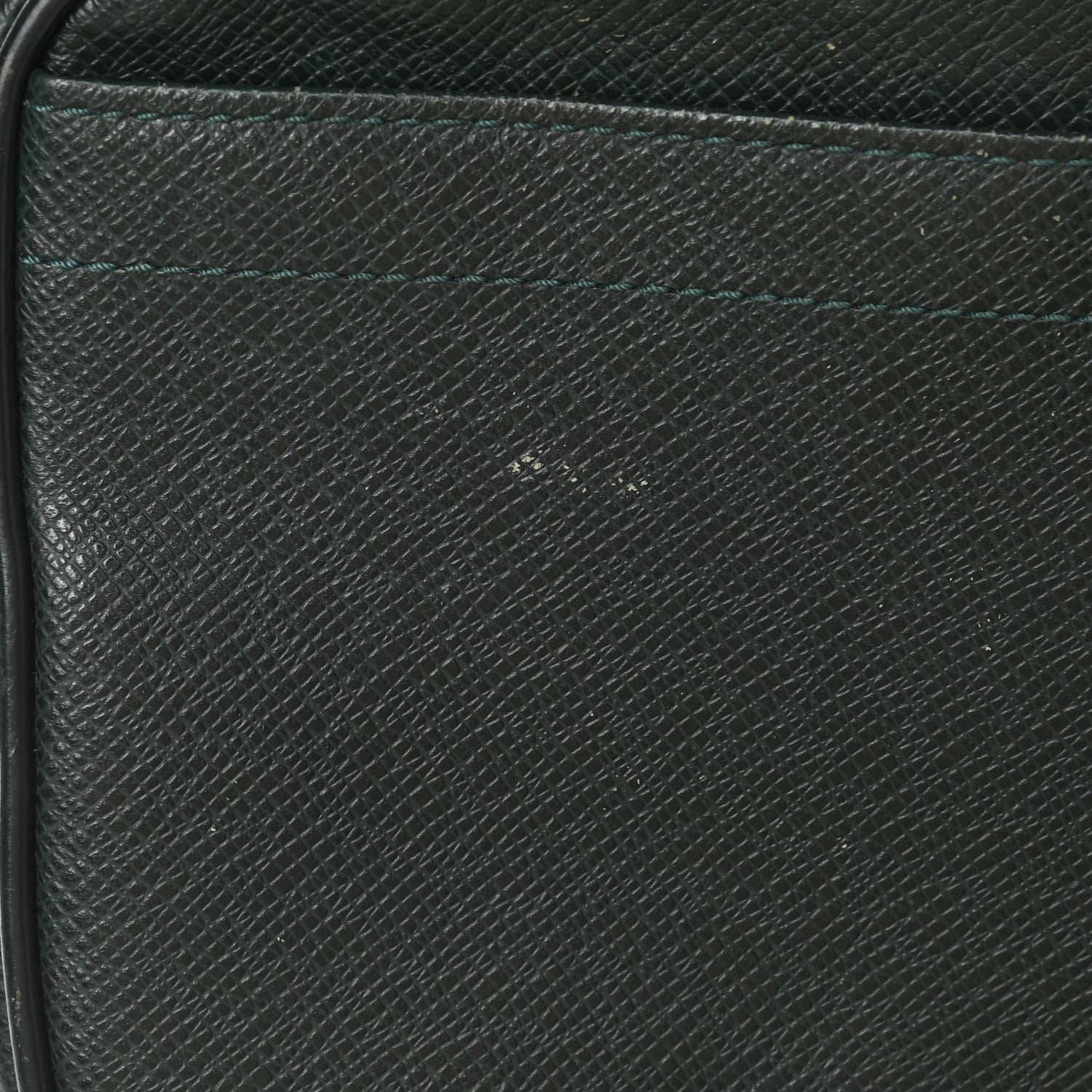 Louis Vuitton Taiga Kaluga Toiletry Pouch Epicea 13 of 17