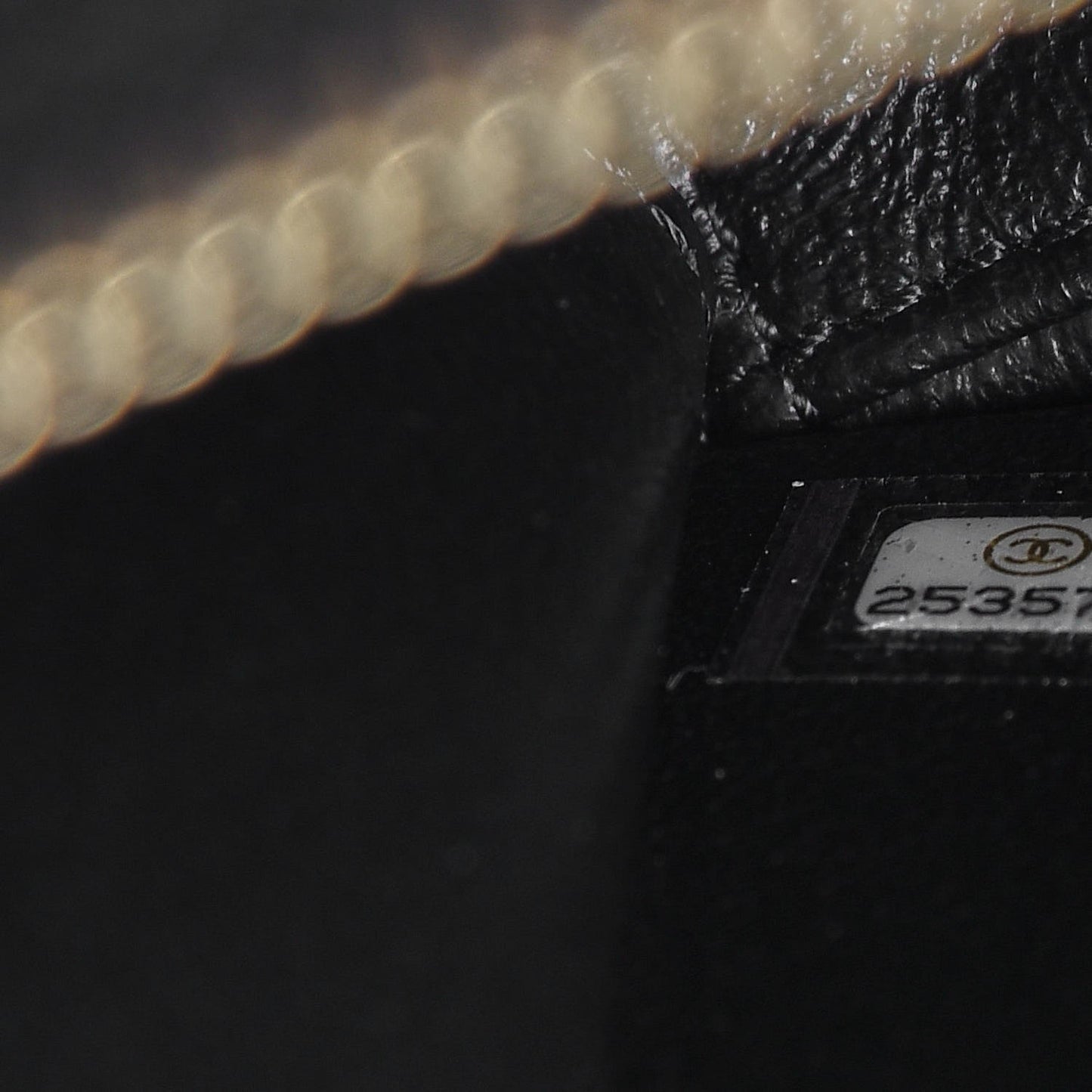 Caviar Quilted Small CC Filigree Vanity Case Black