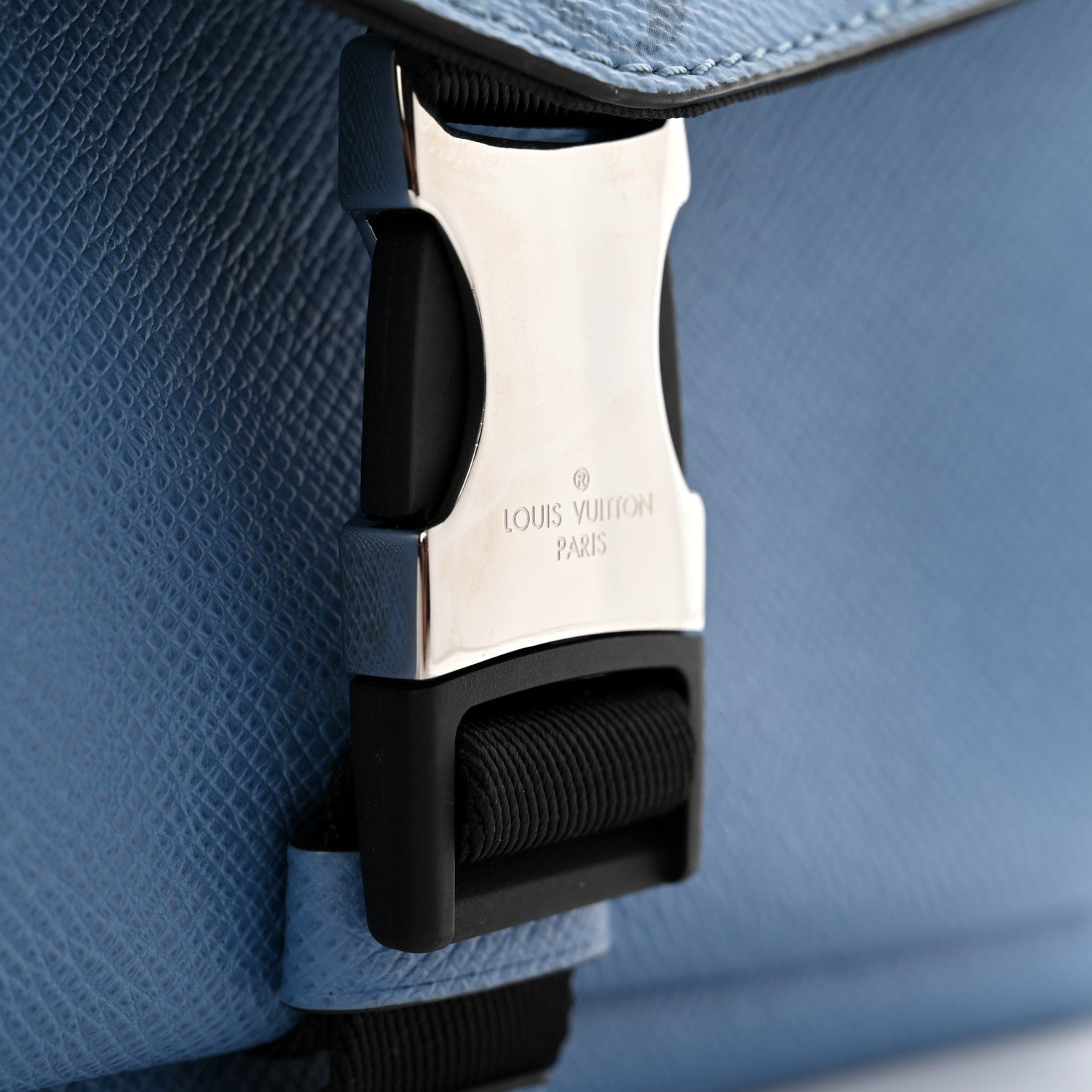 Louis Vuitton Taigarama Messengerama Denim 7 of 10