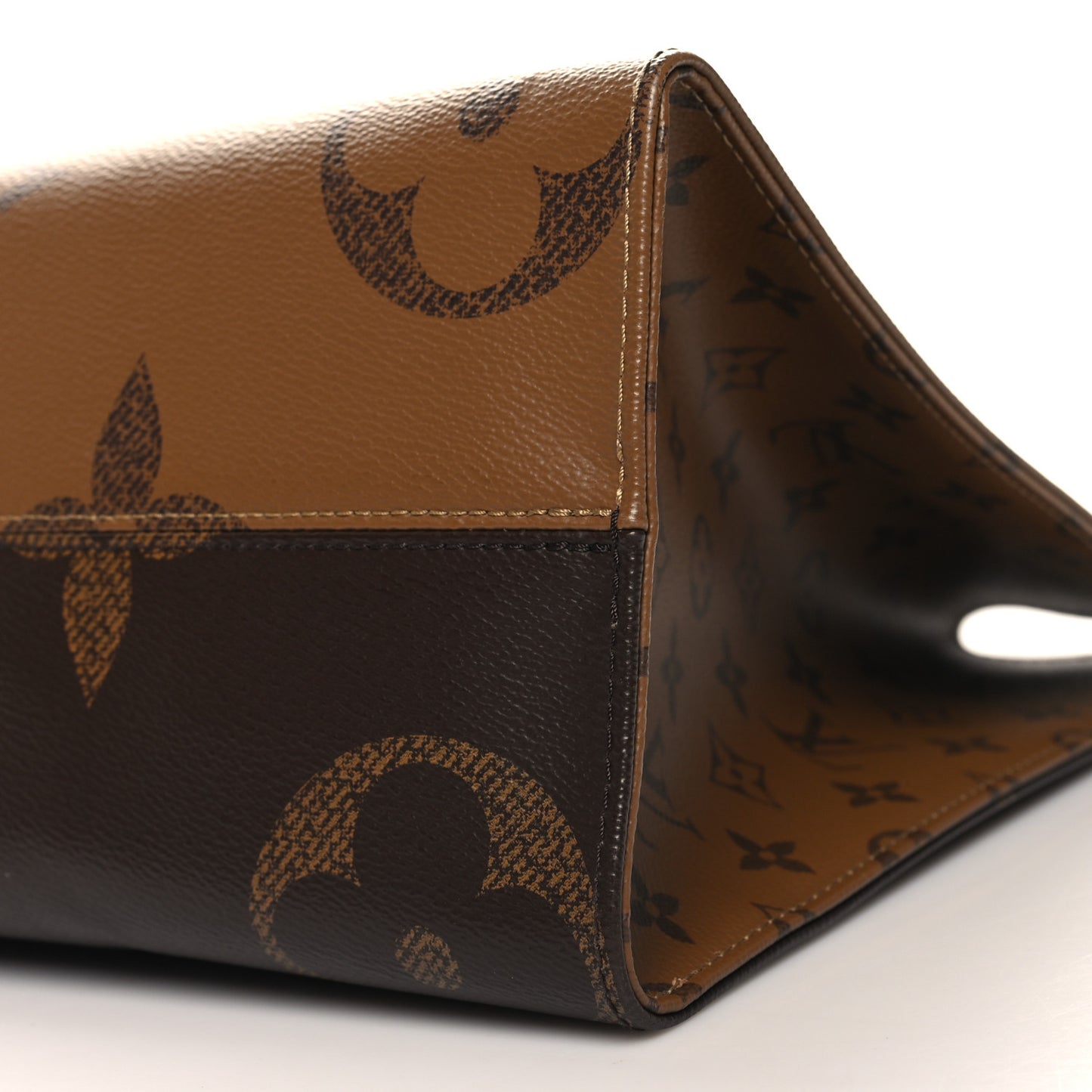 Reverse Monogram Giant Onthego MM