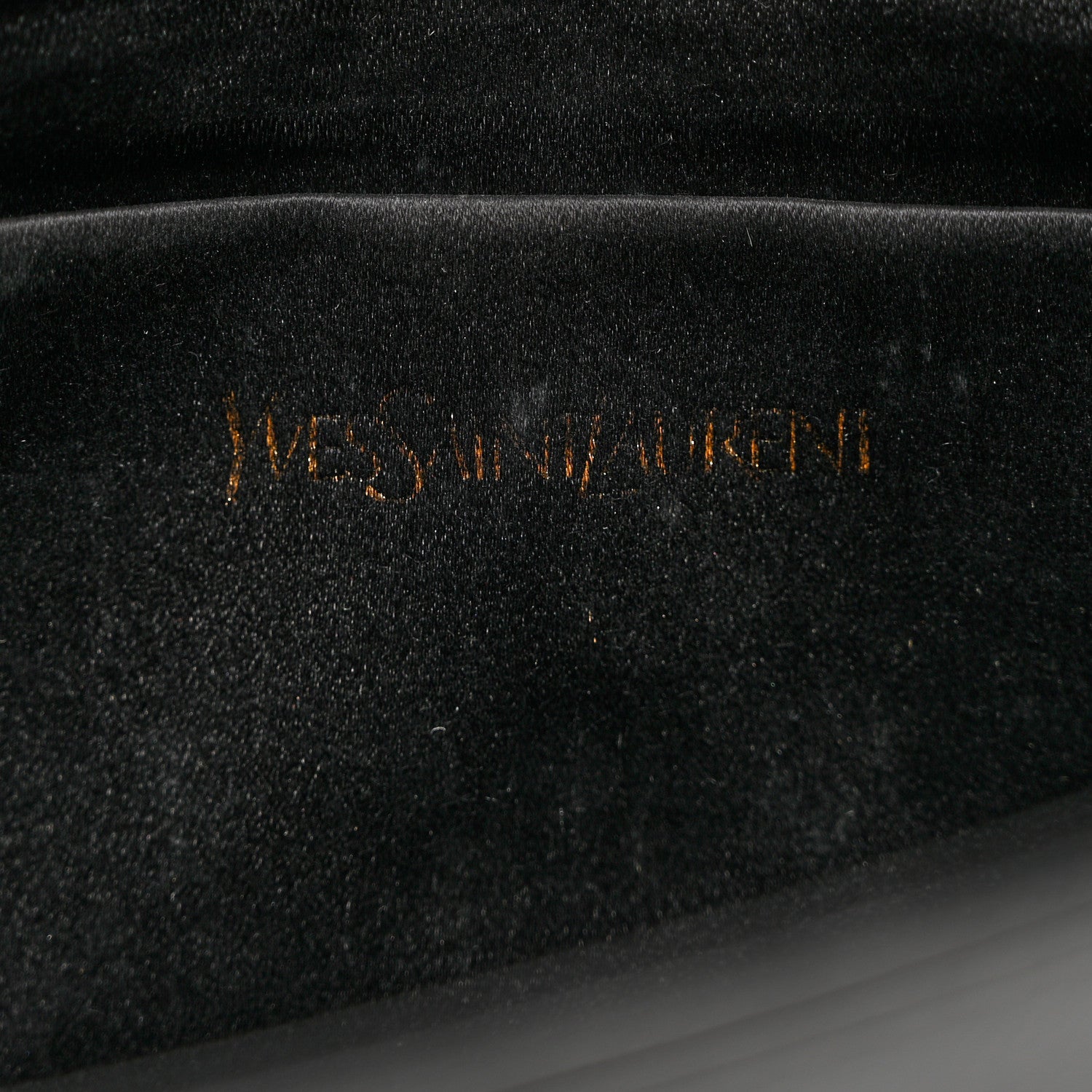 Saint Laurent Textured Patent Monogram Small Belle De Jour Clutch Black 6 of 7