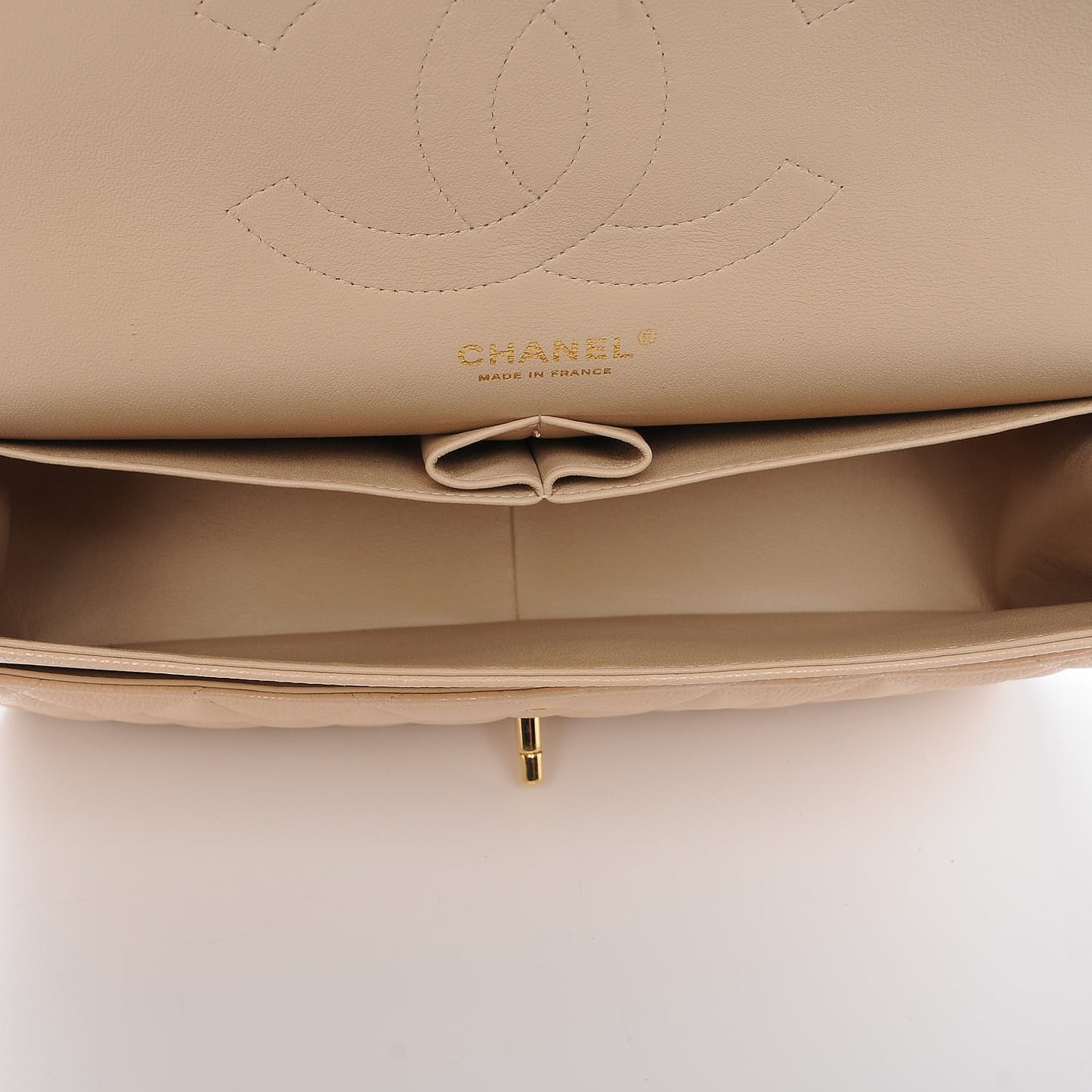 Caviar Quilted Jumbo Double Flap Beige Clair