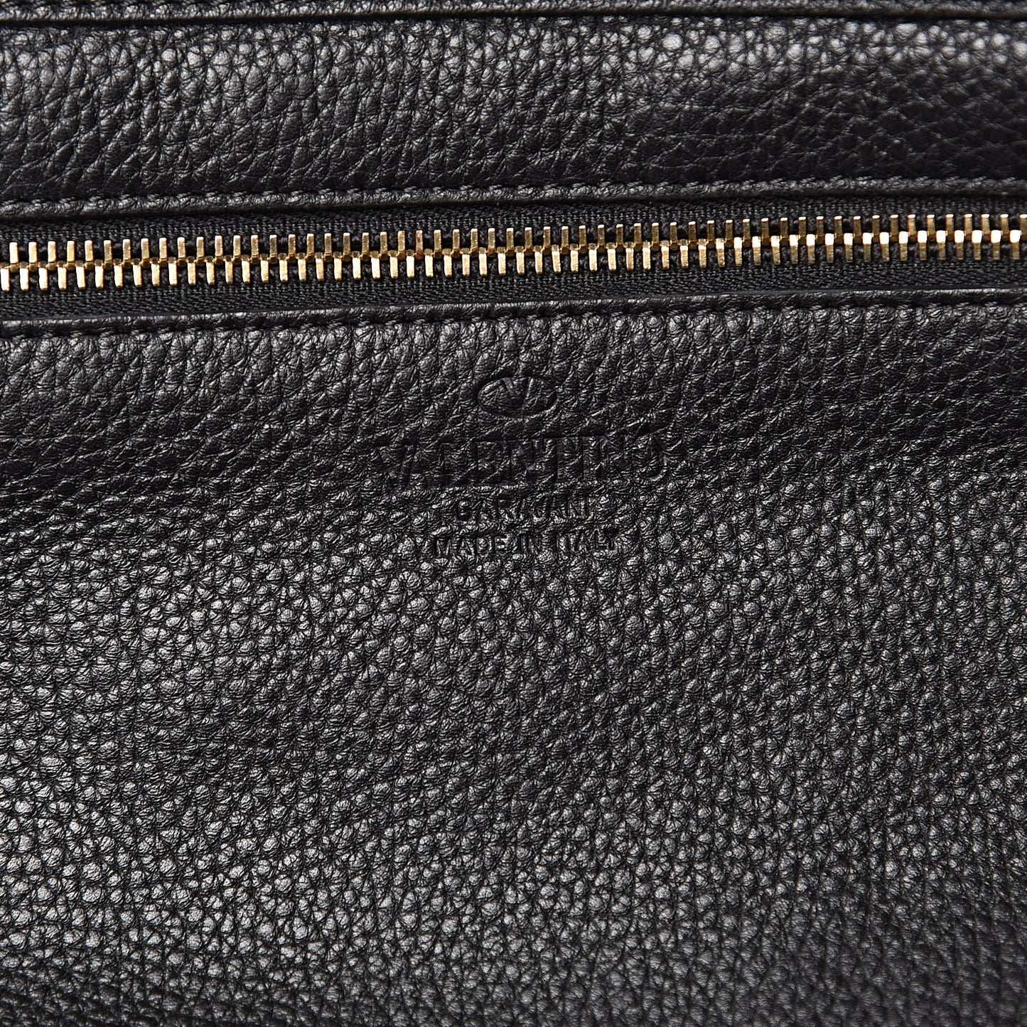 Pebbled Calfskin Medium Rockstud Tote Black