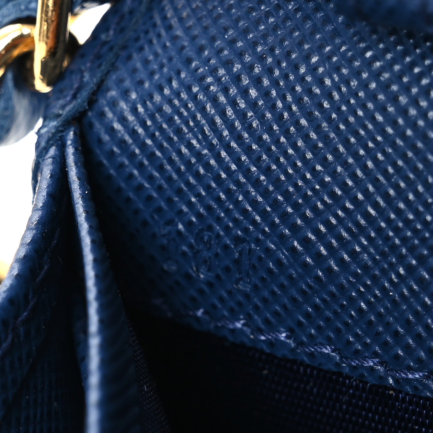 Saffiano Metal Oro Chain Wallet Bleuette