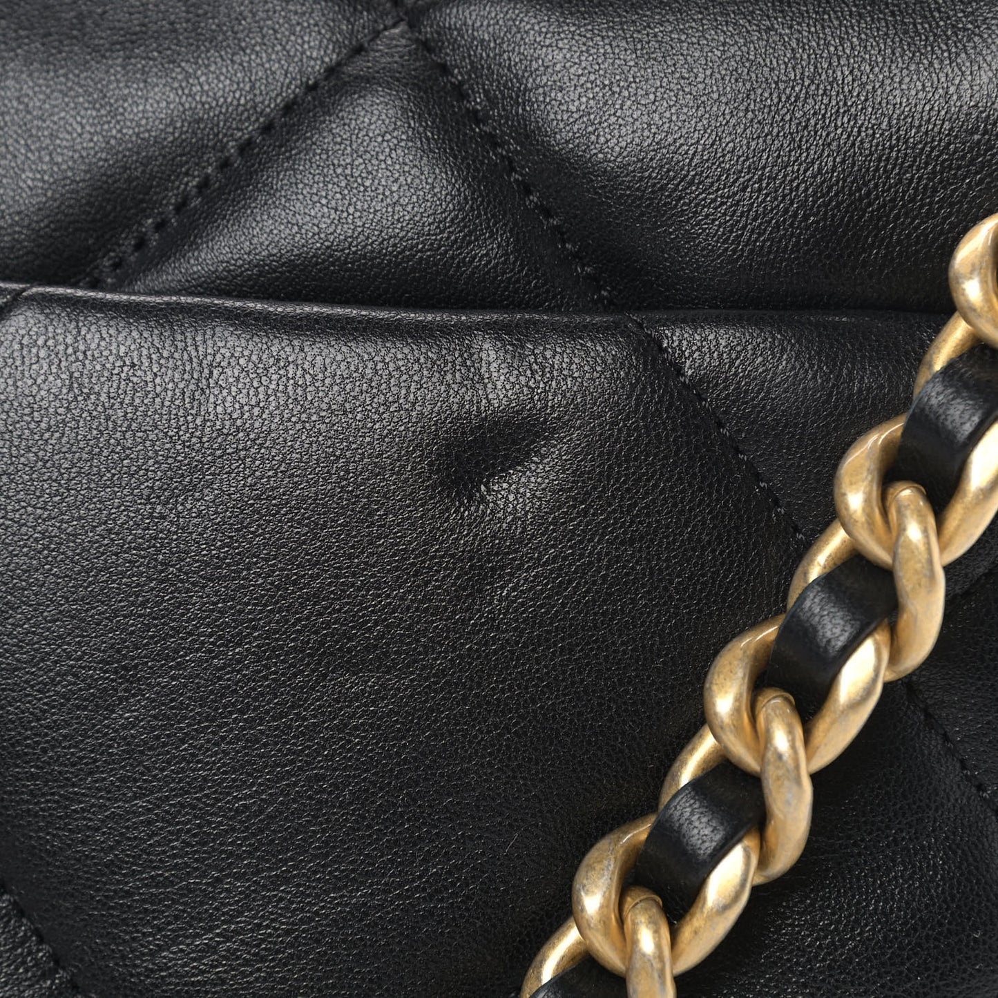 Lambskin Quilted Medium Chanel 19 Flap Black