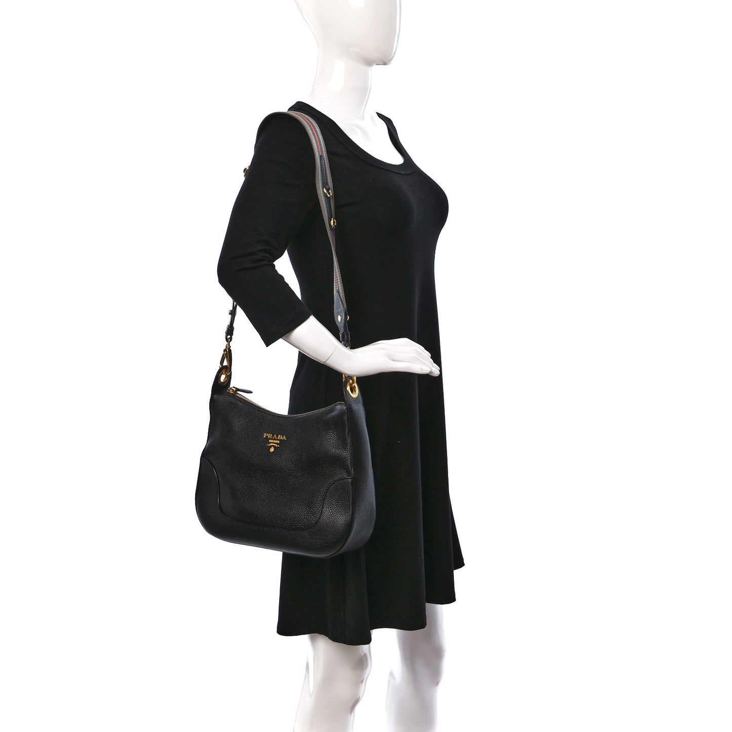 Vitello Daino Zippered Messenger Hobo Black