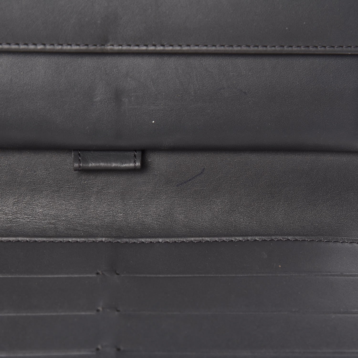 Louis Vuitton Mat Monogram Porte Tresor International Wallet Gris 8 of 8