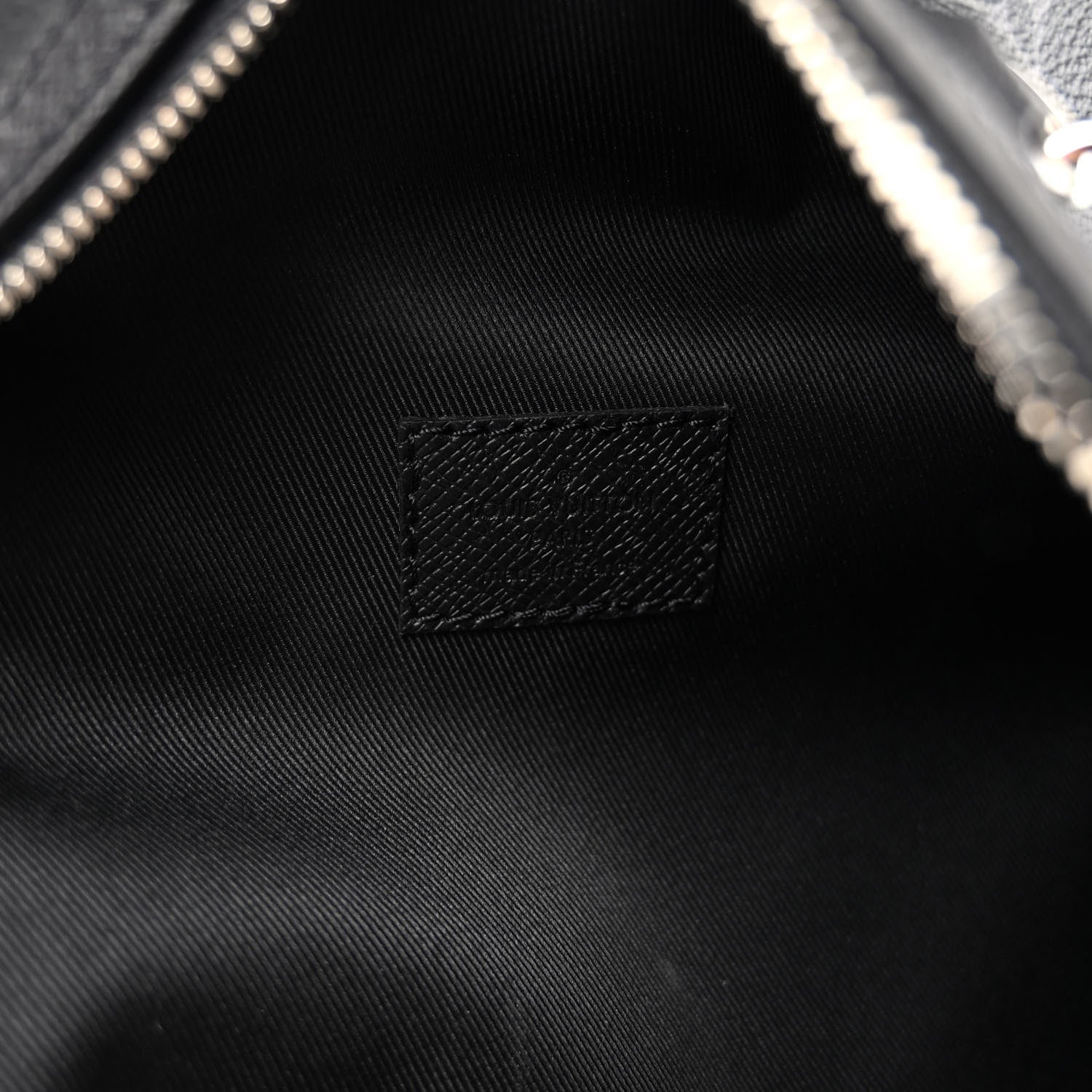 Louis Vuitton Taigarama Duo Slingbag Black 10 of 17