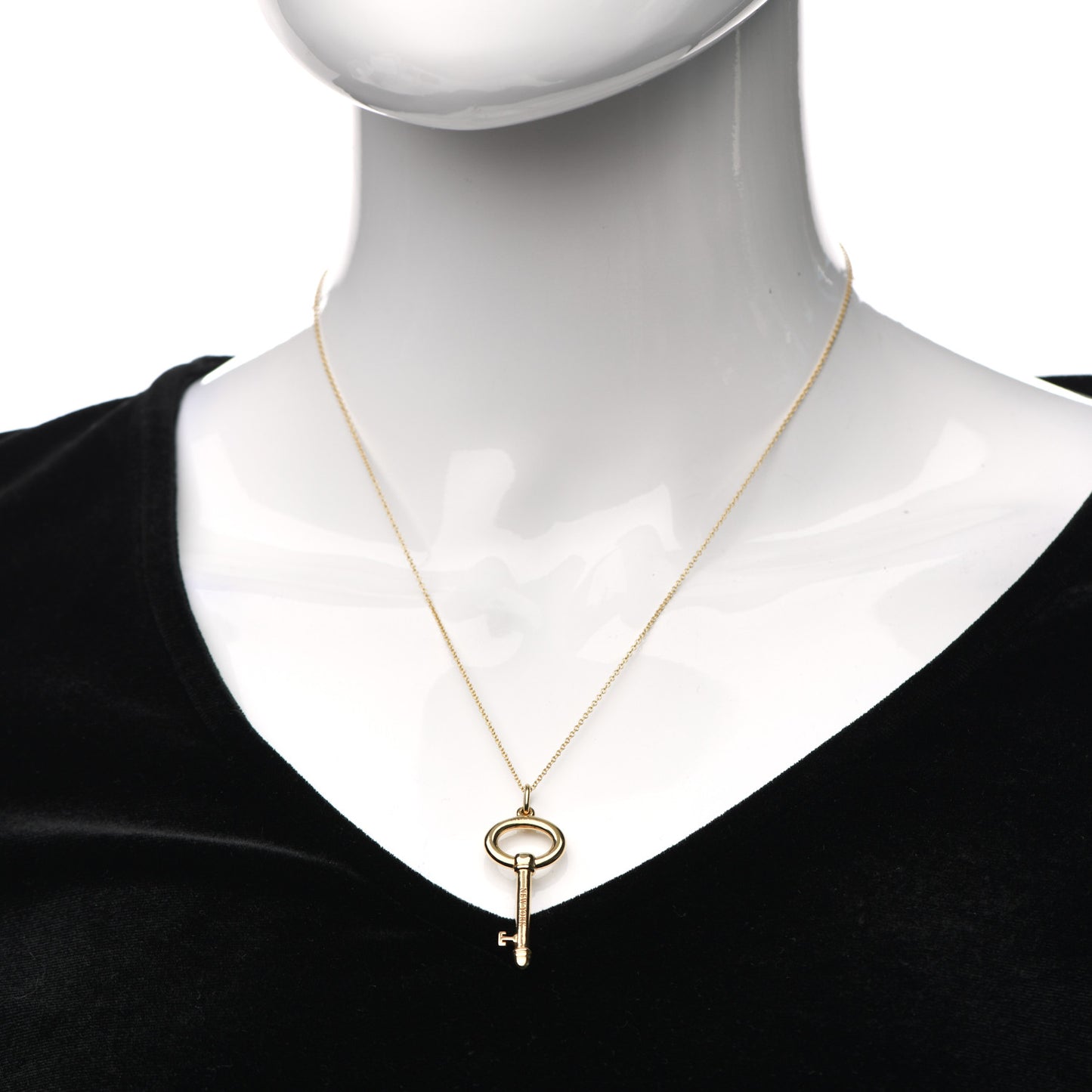 18K Yellow Gold Small Oval Key Pendant Necklace