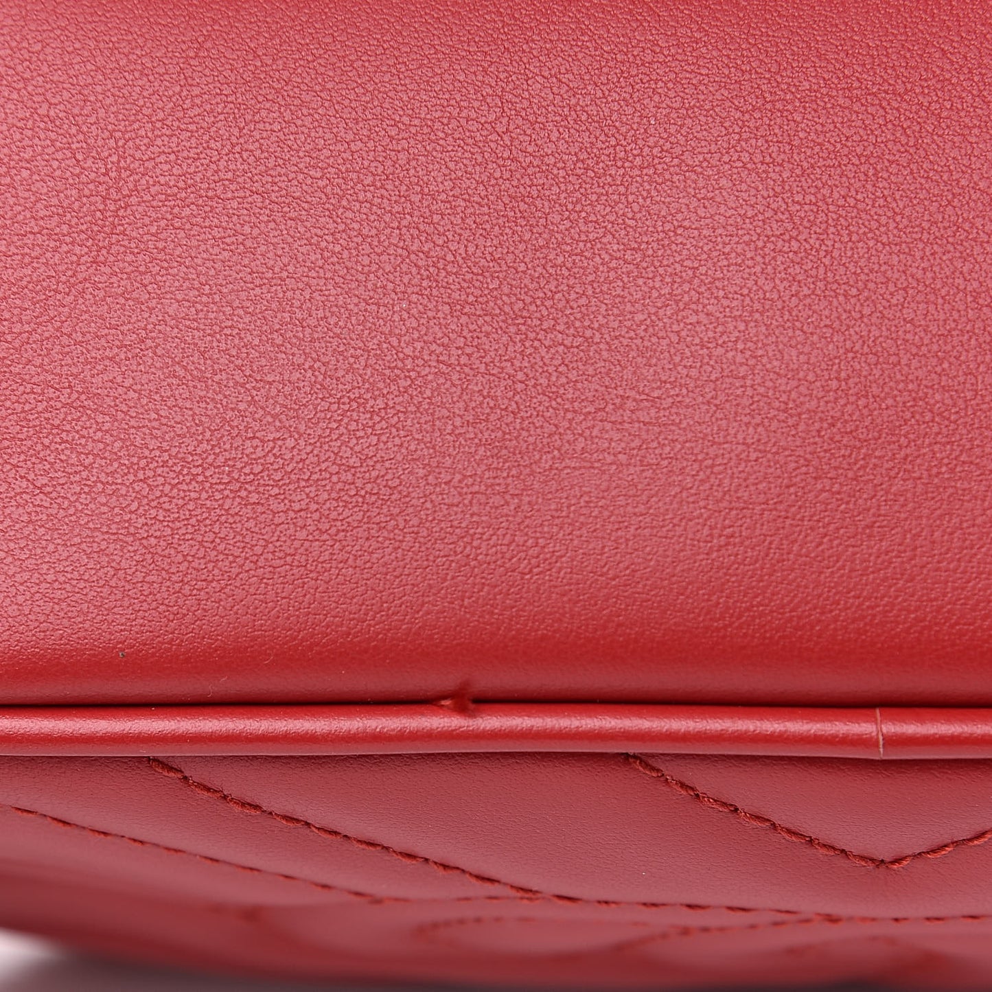 Calfskin Matelasse Mini GG Marmont Chain Shoulder Bag Hibiscus Red
