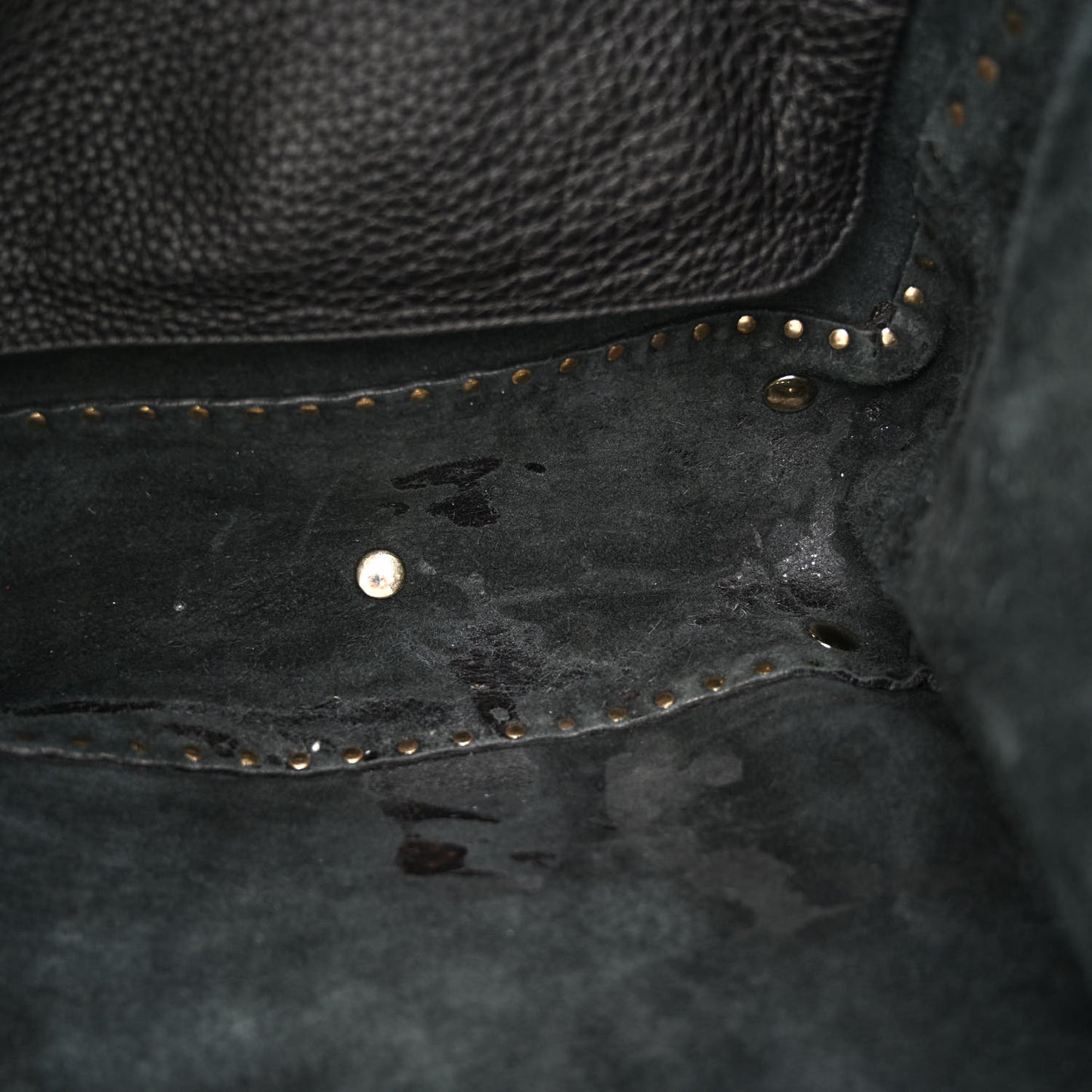Pebbled Calfskin Medium Rockstud Tote Black