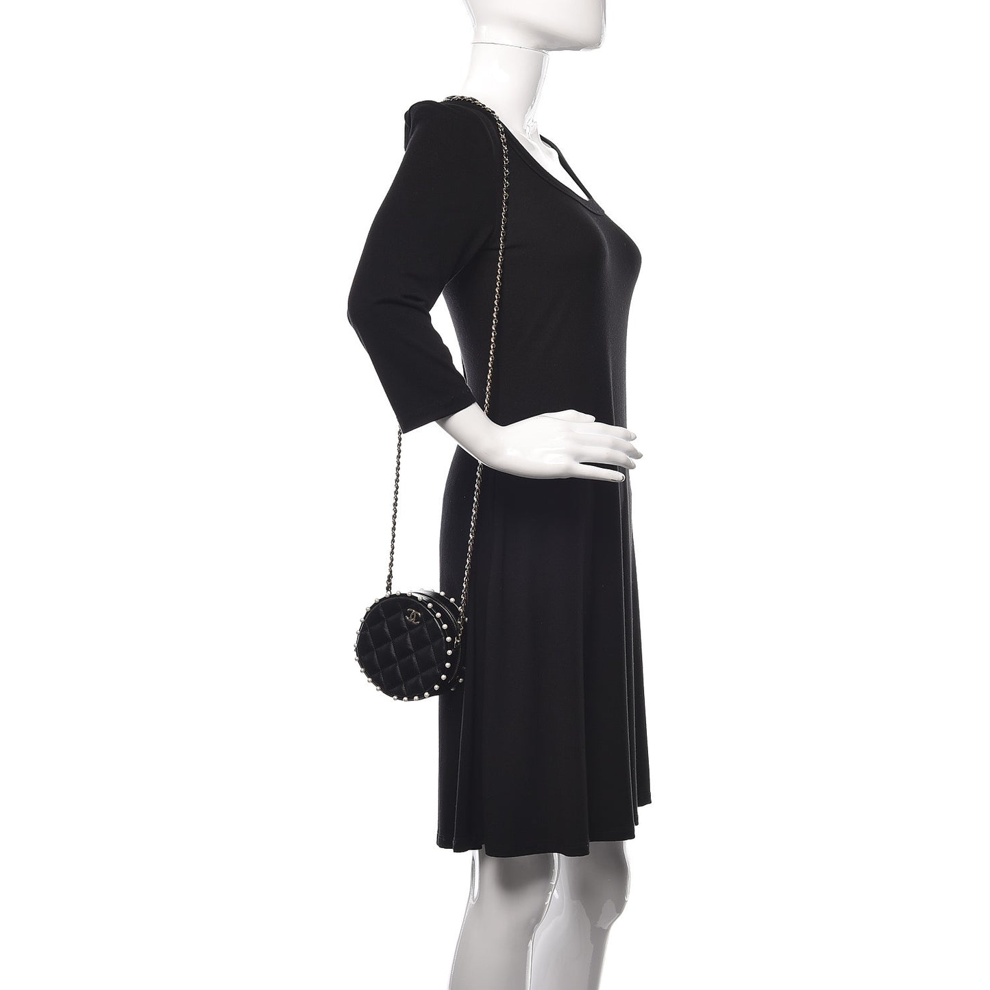 Calfskin Quilted Pearl Round Clutch With Chain Black