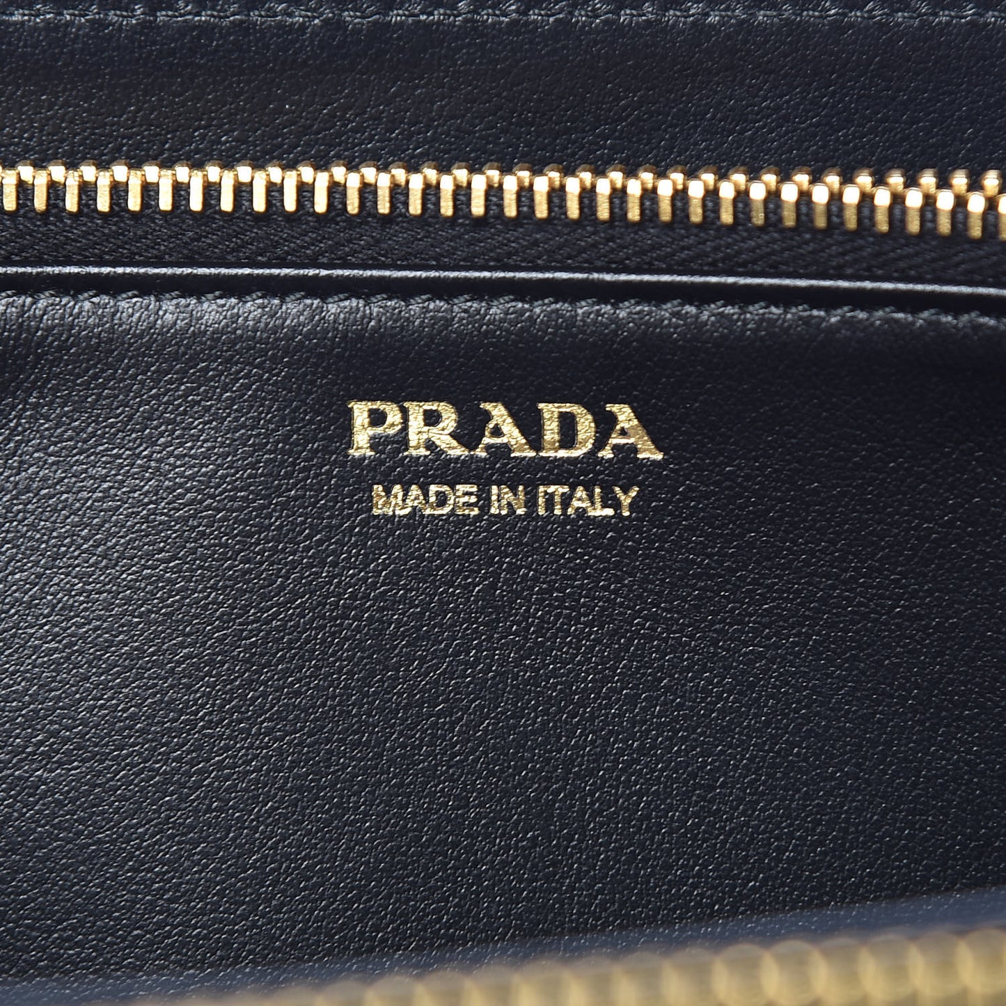 Vitello Daino Zip Around Wallet Black