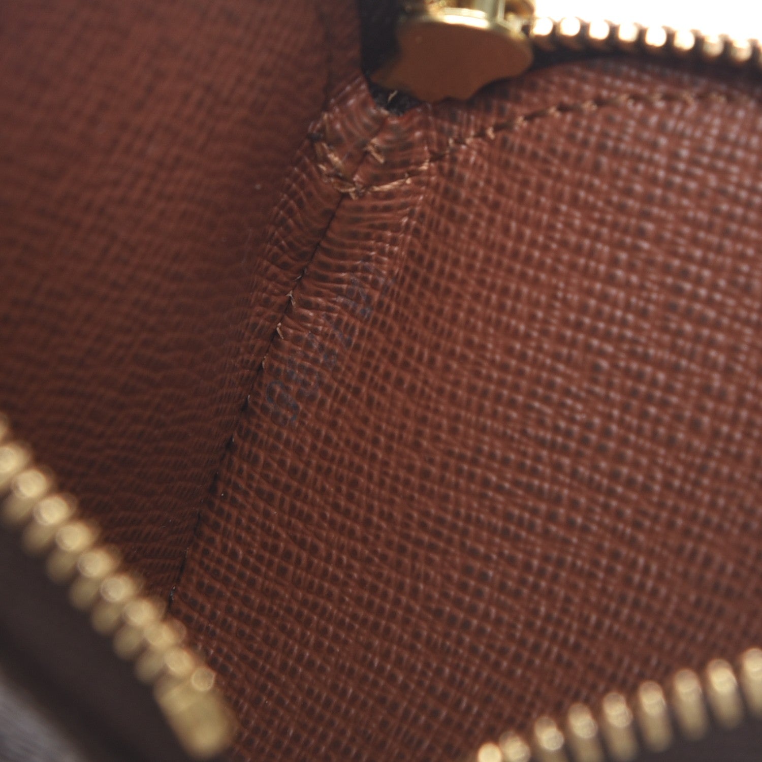 Louis Vuitton Monogram Round Coin Purse 7 of 7