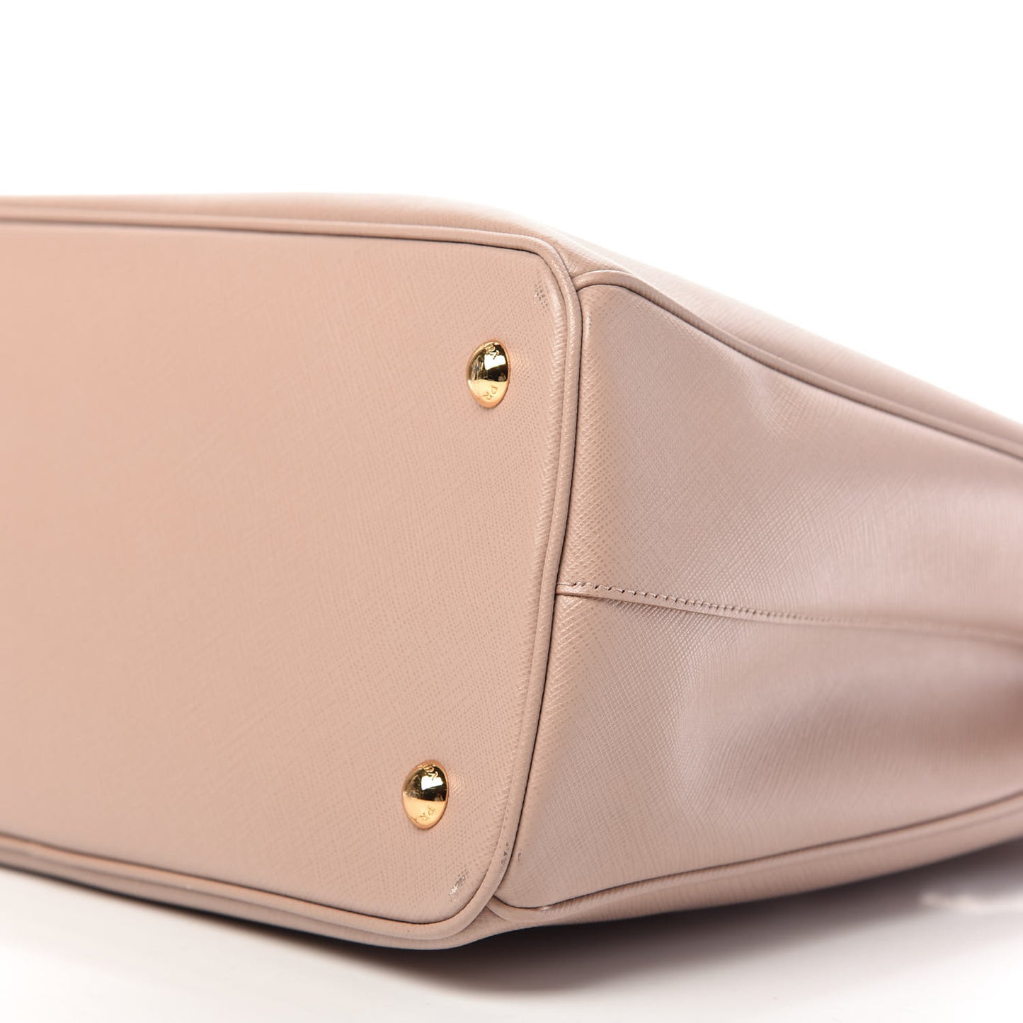 Saffiano Lux Medium Tote Cammeo