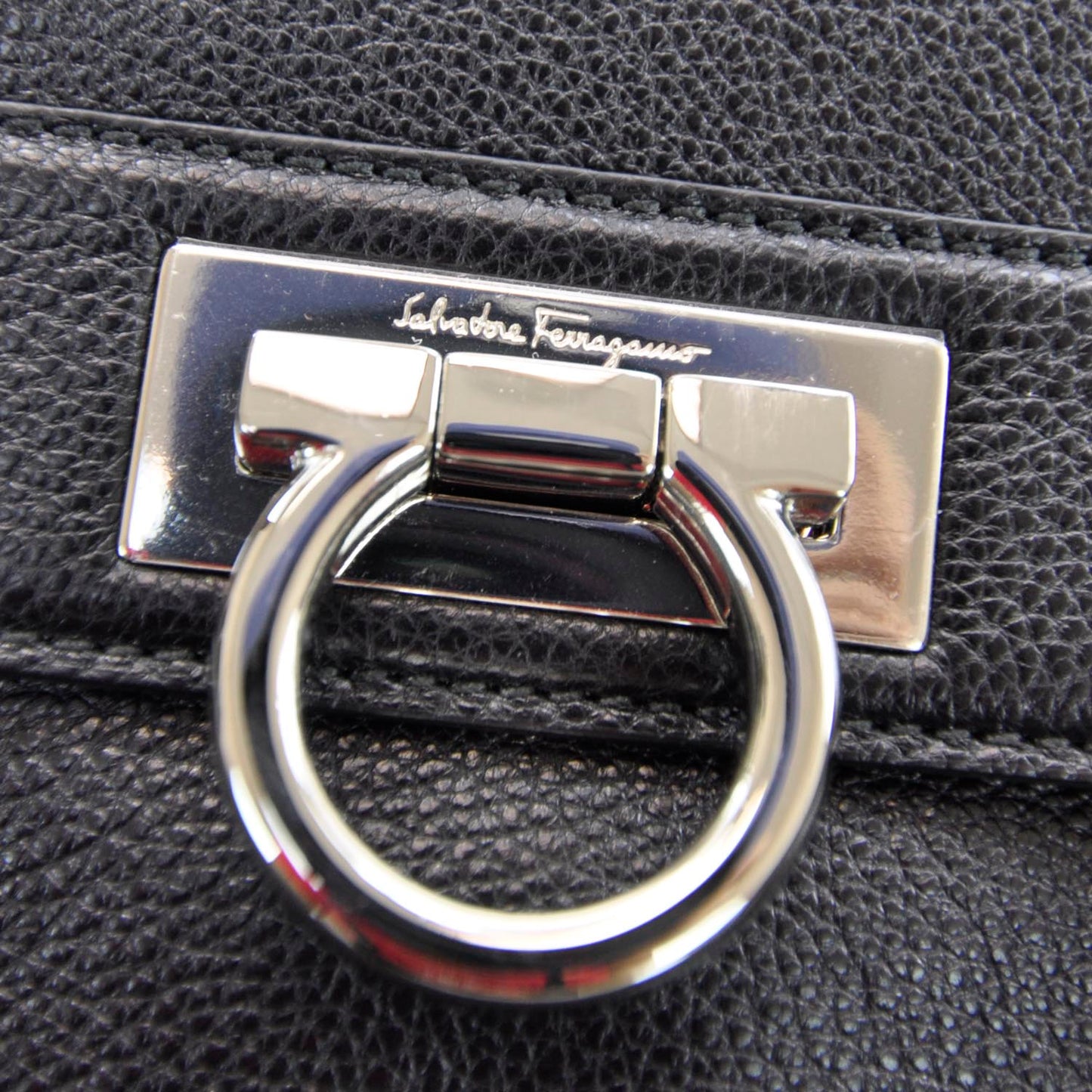 SALVATOREFERRAGAMOLeatherSofiaBlack